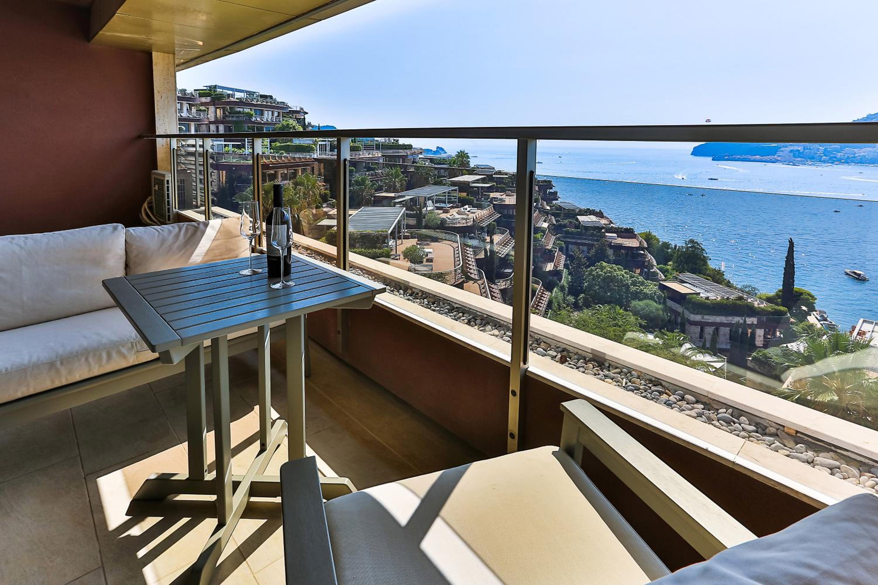 Three-Bedroom Deluxe Apartment