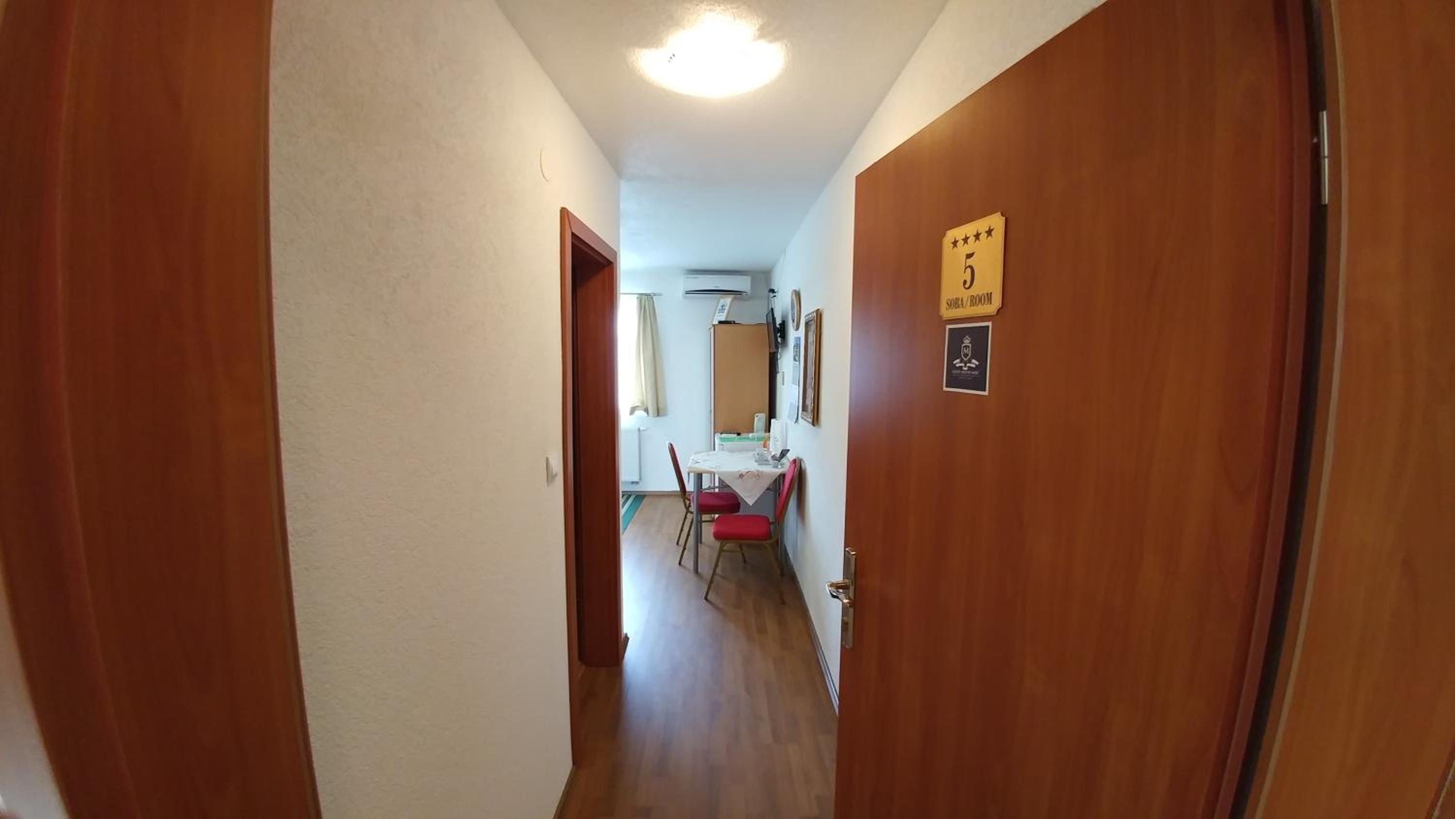 Double Room - Photo 5