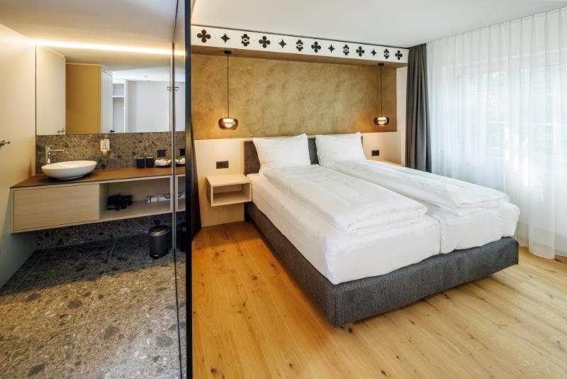 Deluxe Double Room with Shower photo 3