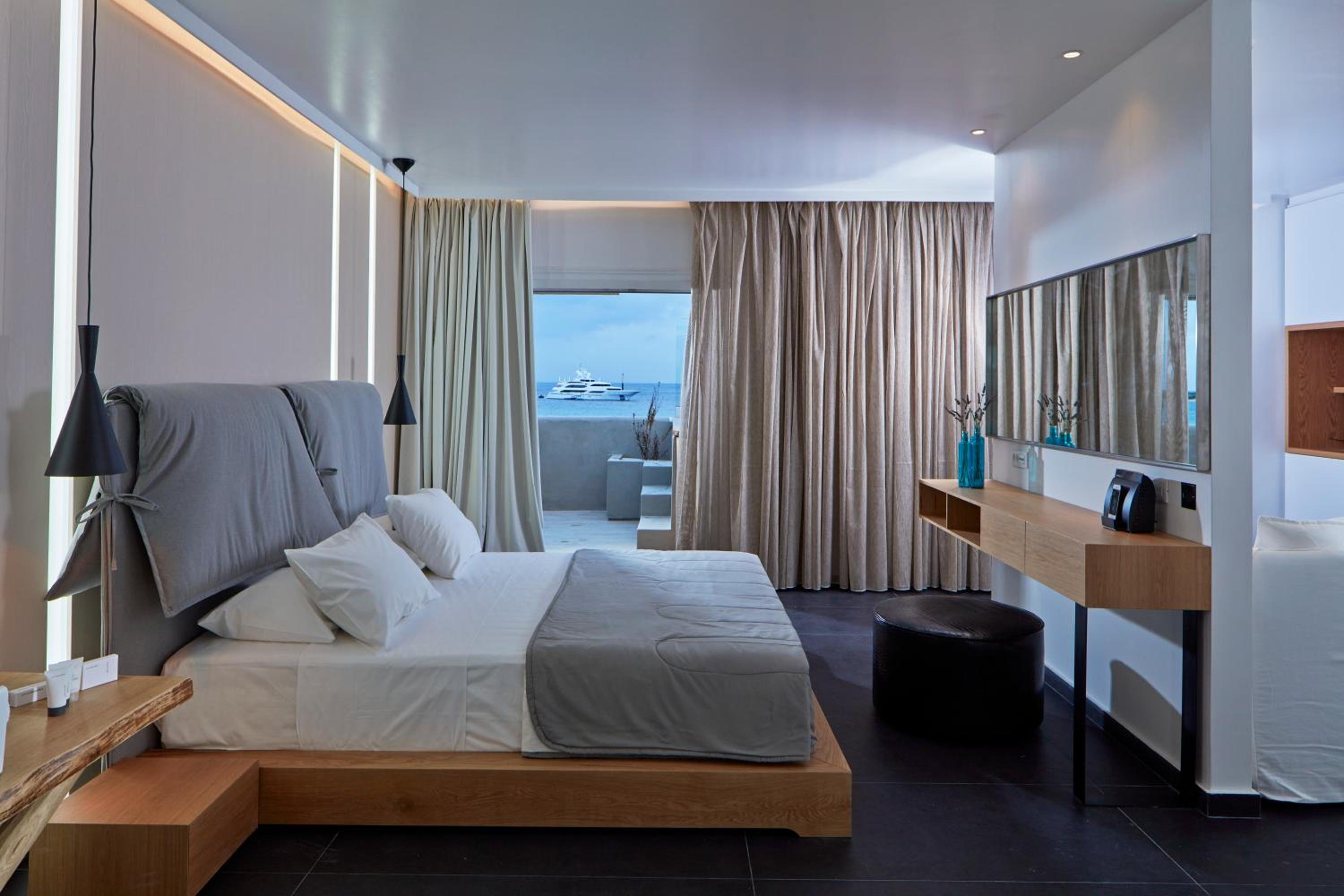 Deluxe Suite with Jetted Tub and Sea View - Photo 1