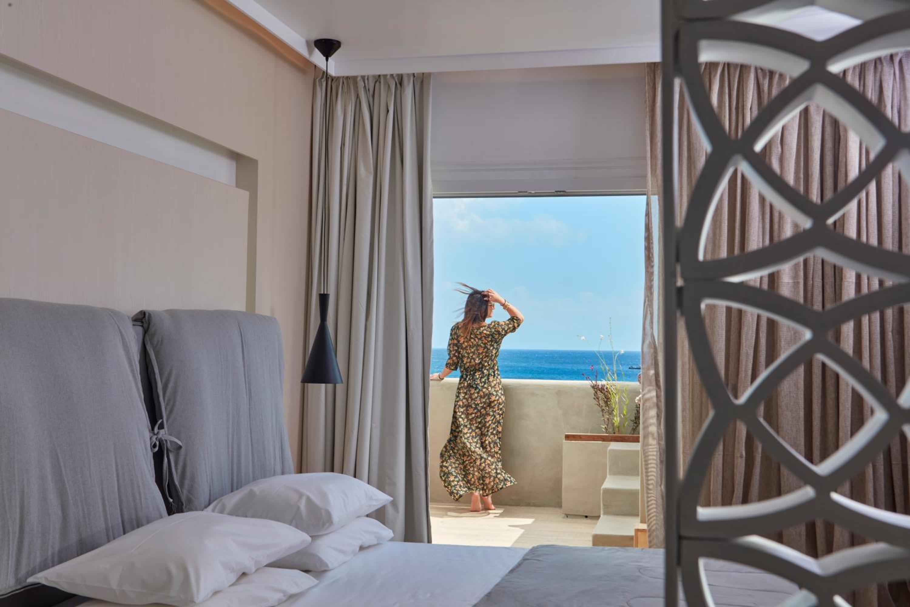 Deluxe Suite with Jetted Tub and Sea View - Photo 12