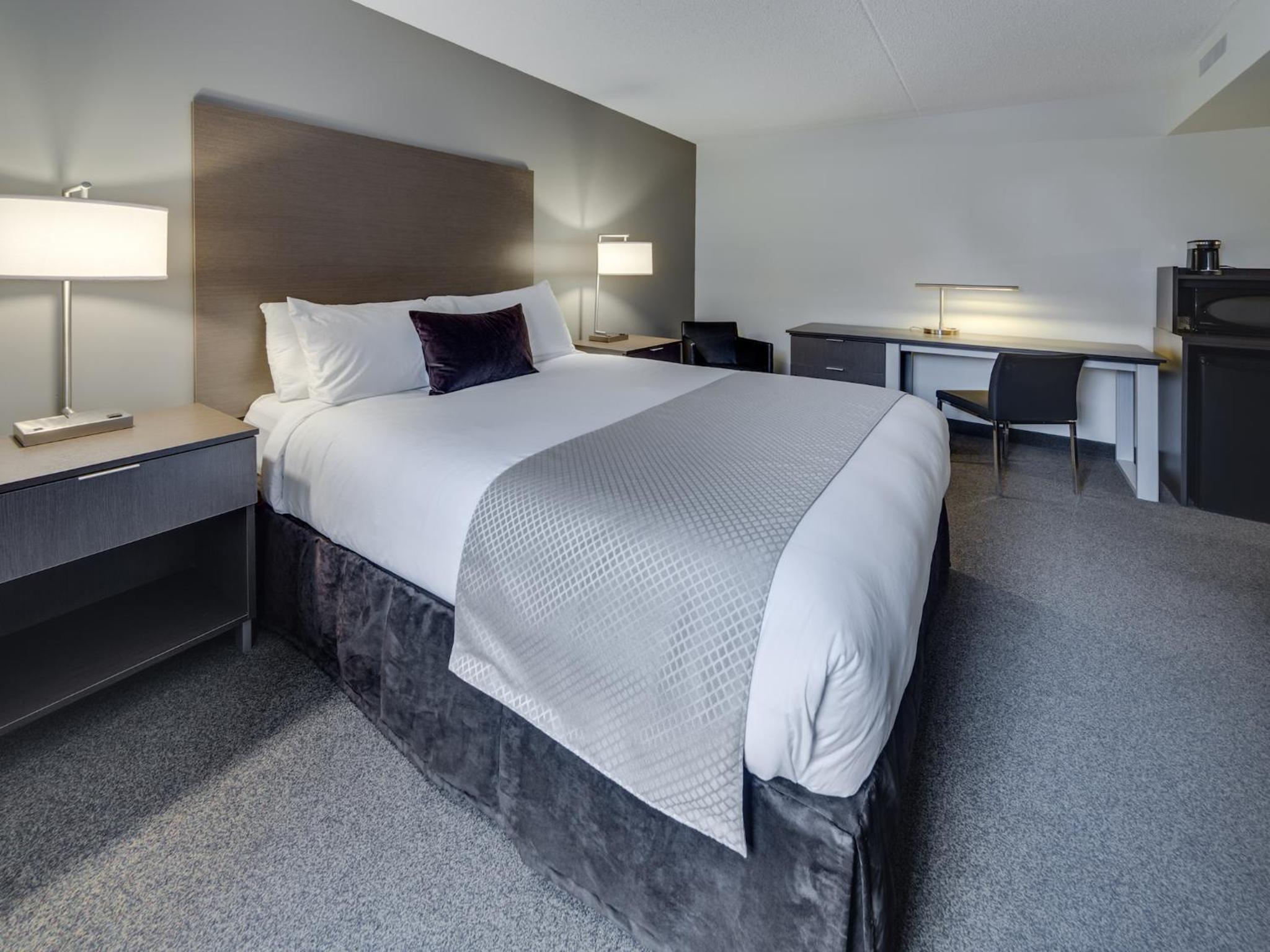 Superior King Suite photo 2