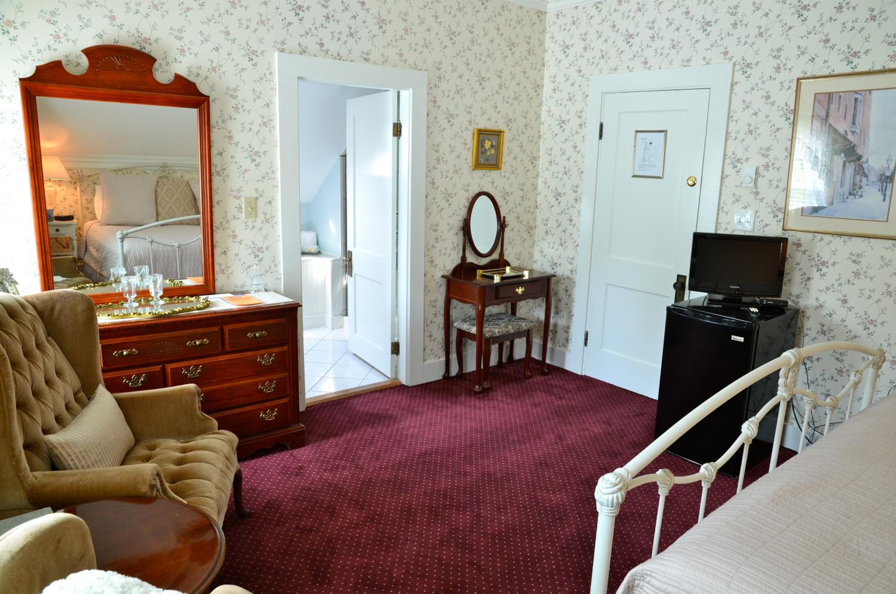 King Room with Private Bathroom photo 3
