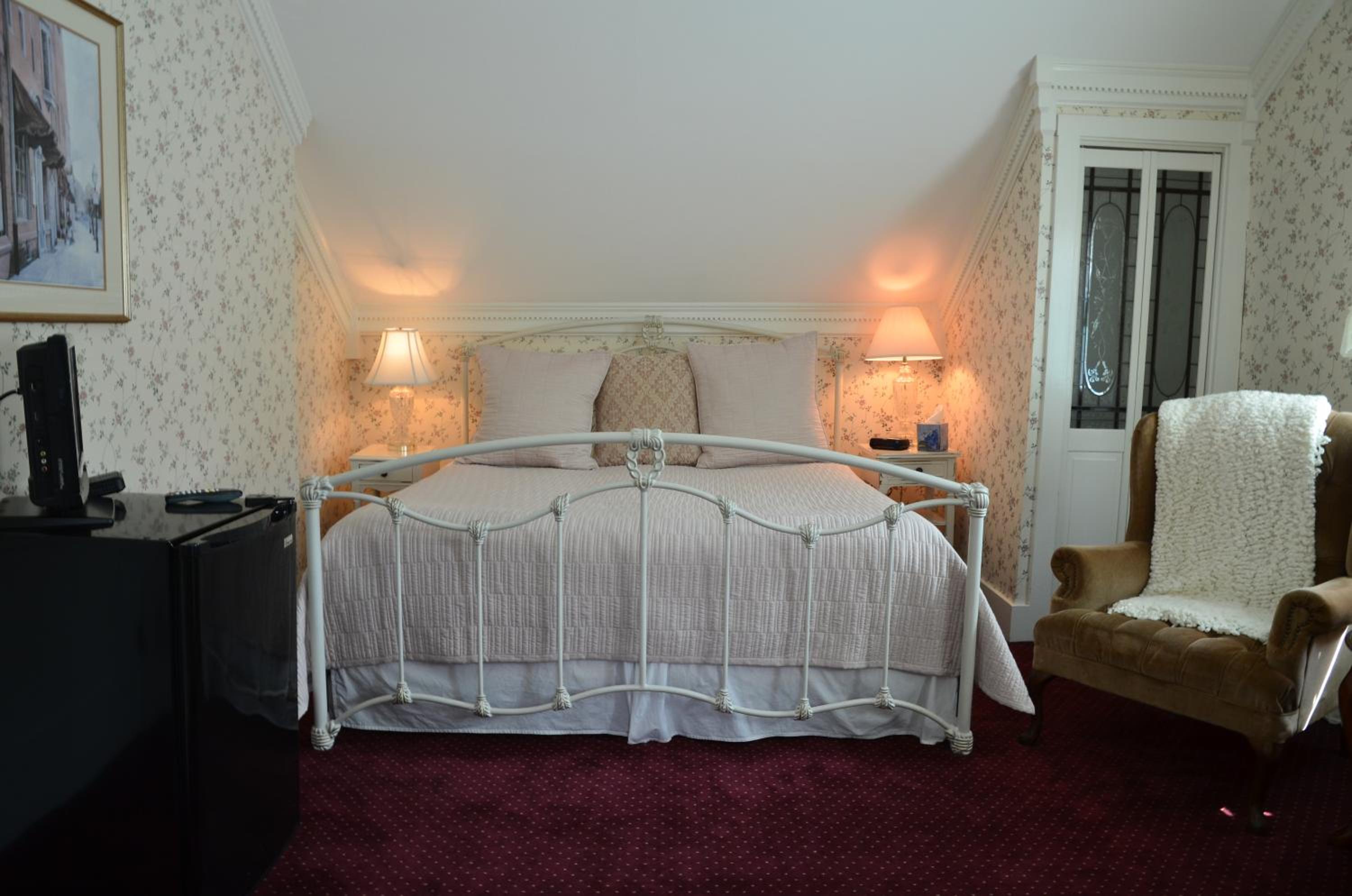 King Room with Private Bathroom photo 1
