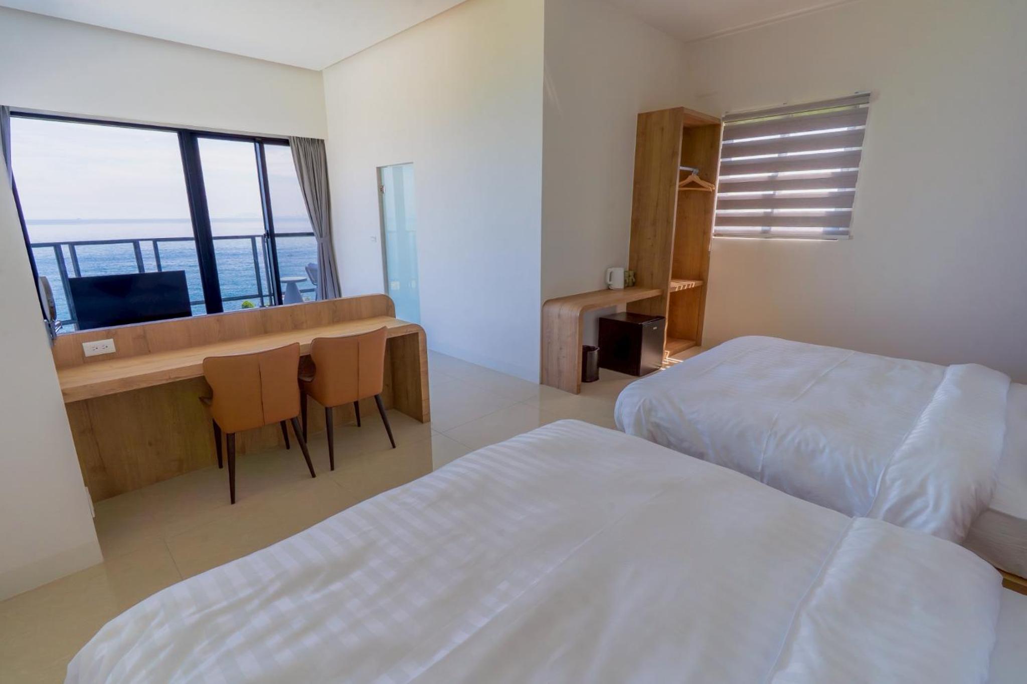 Superior Suite with Sea View photo 3