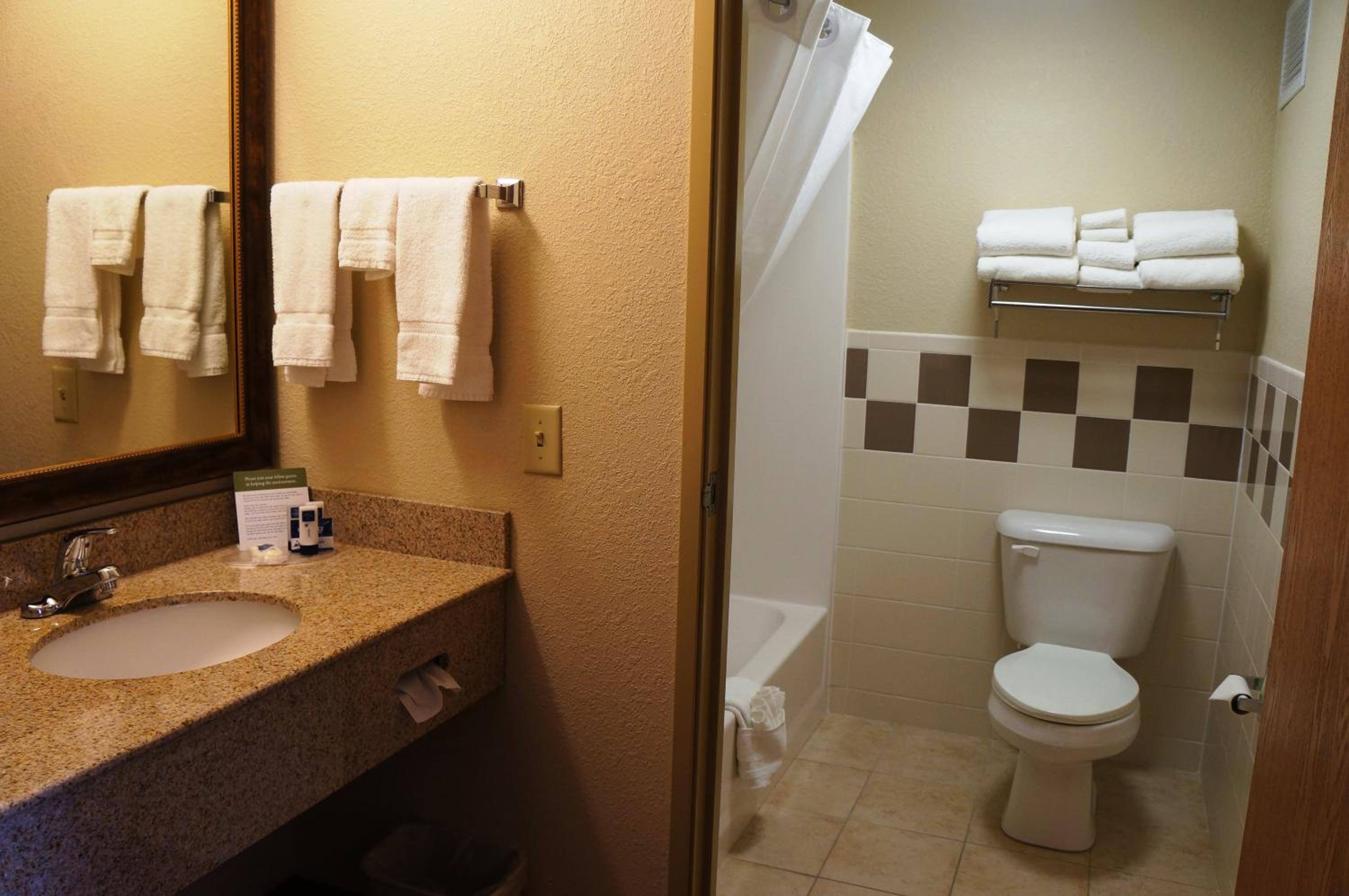 King Room - Non-Smoking photo 3