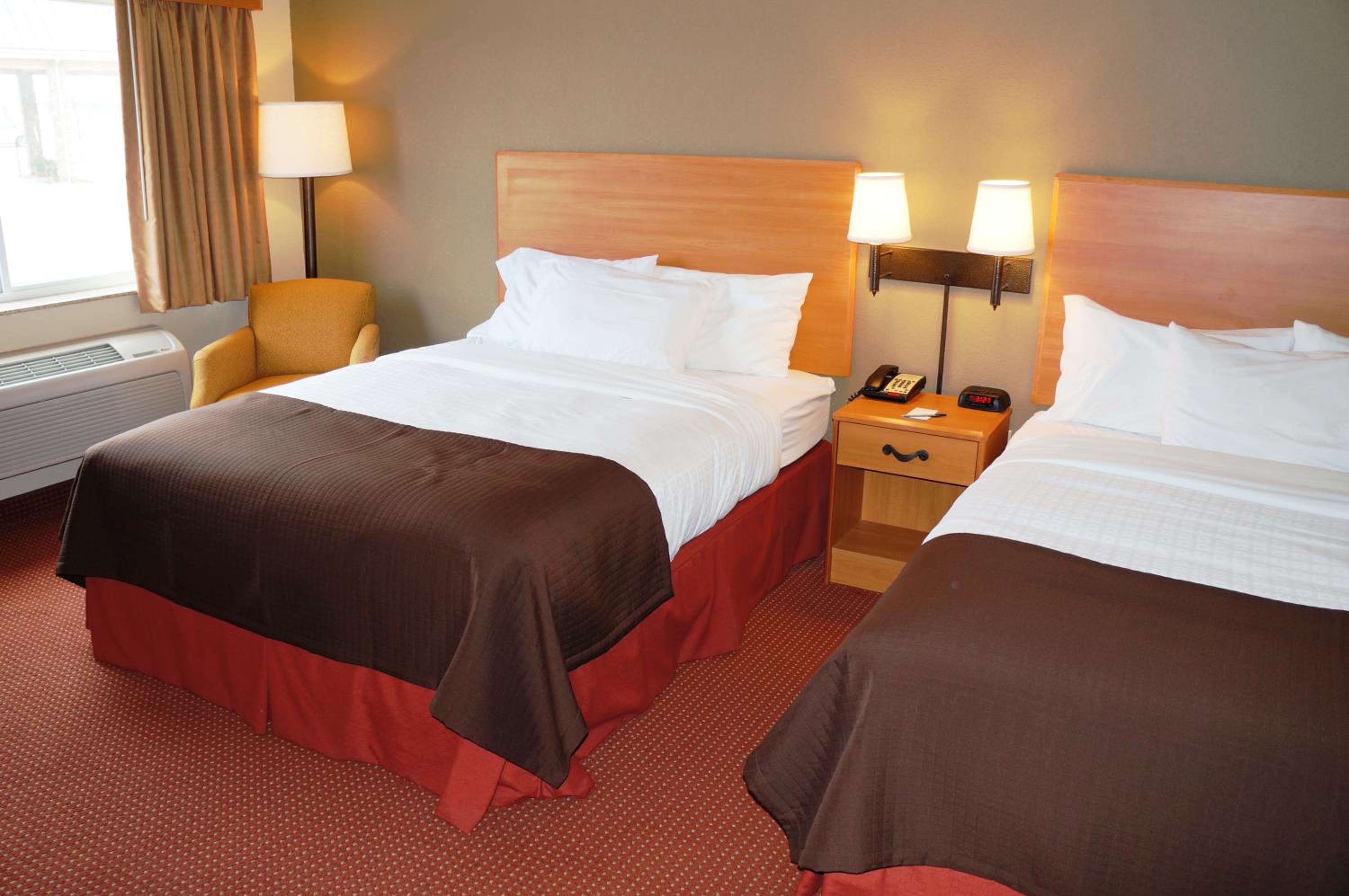 Queen Room with Two Queen Beds and Roll-in Shower - Mobility Accessible/Non-Smoking photo 1