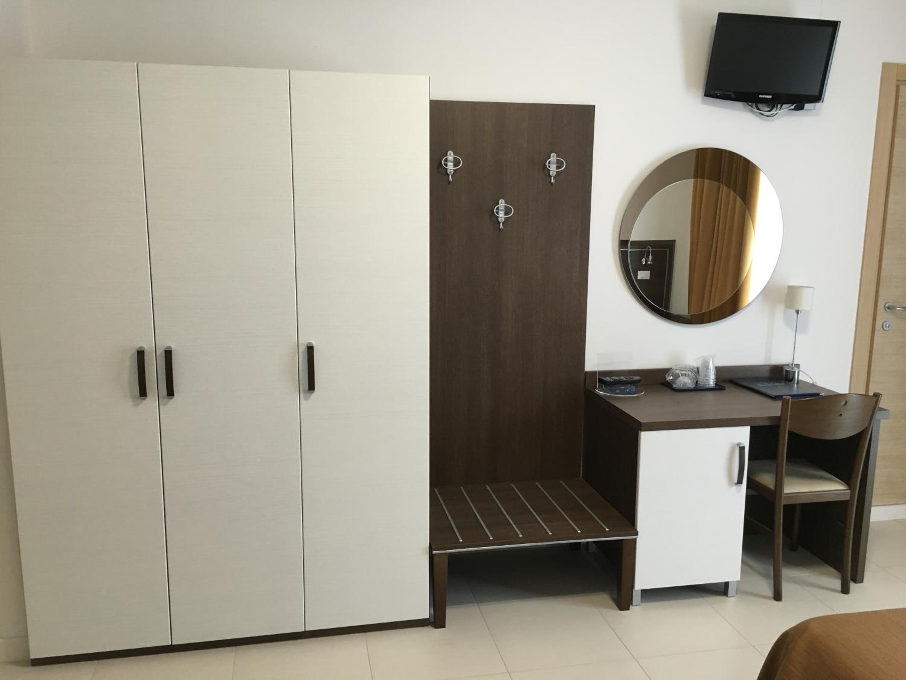 Deluxe Triple Room - Photo 10