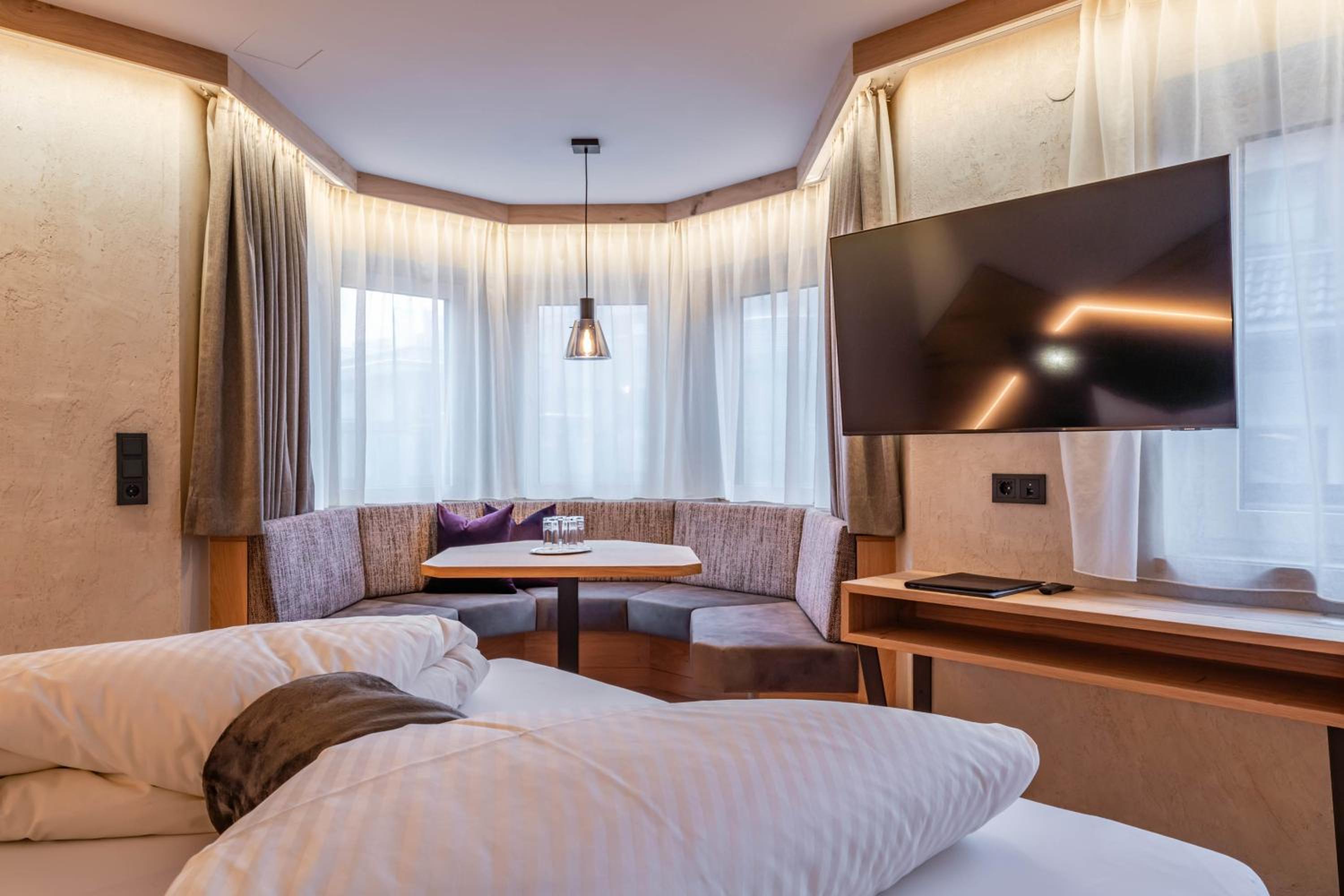 Deluxe Family Room