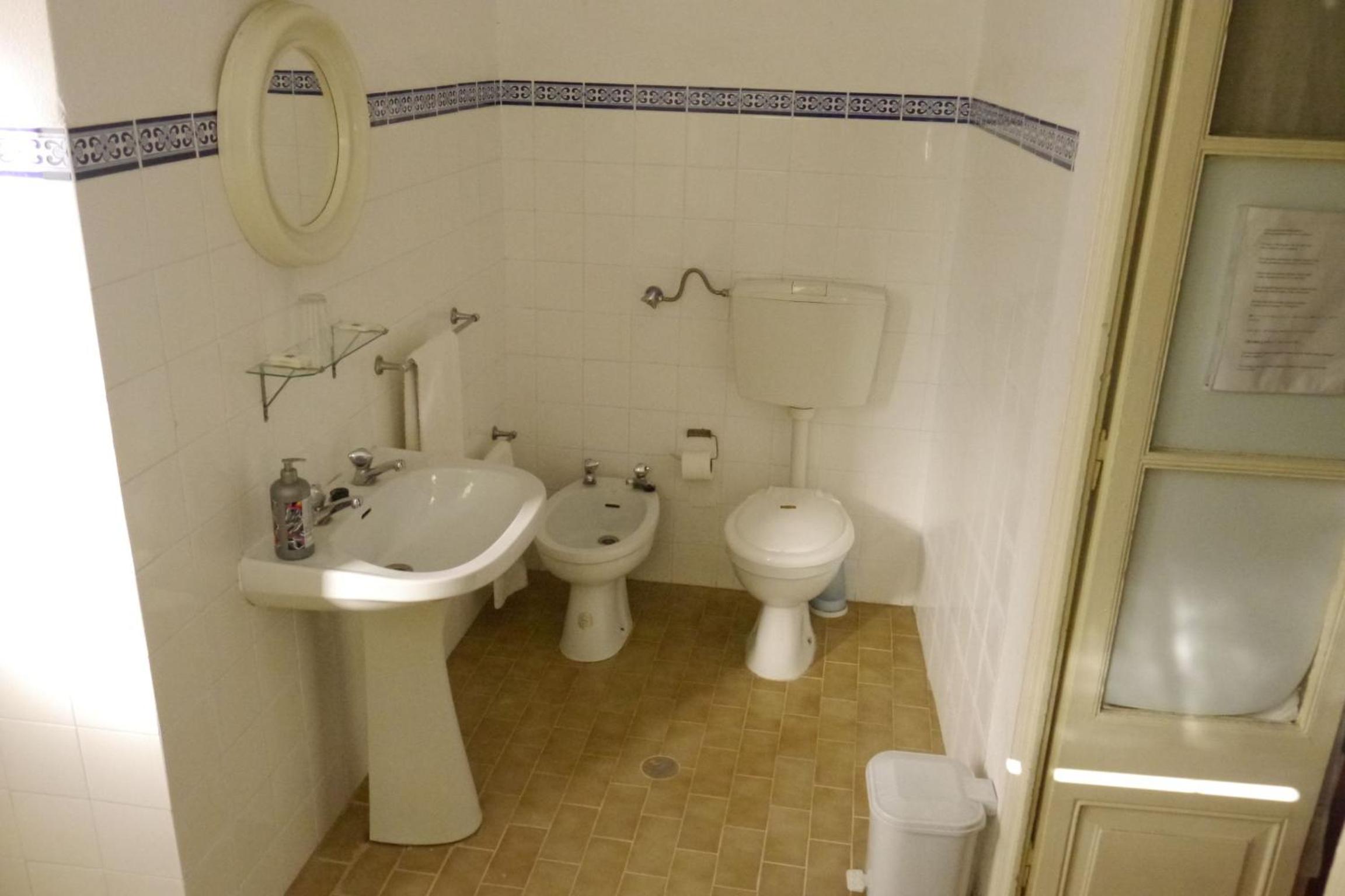 Family Room with Private Bathroom - Photo 3
