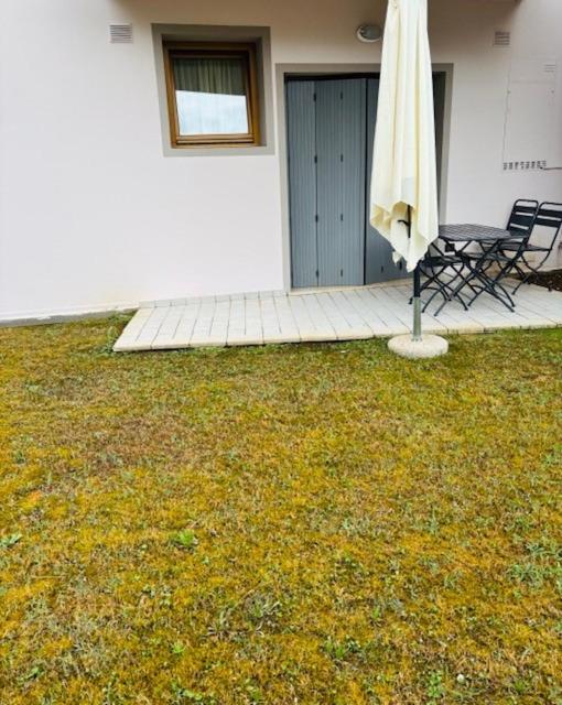 Deluxe One-Bedroom Apartment with Garden View photo 3