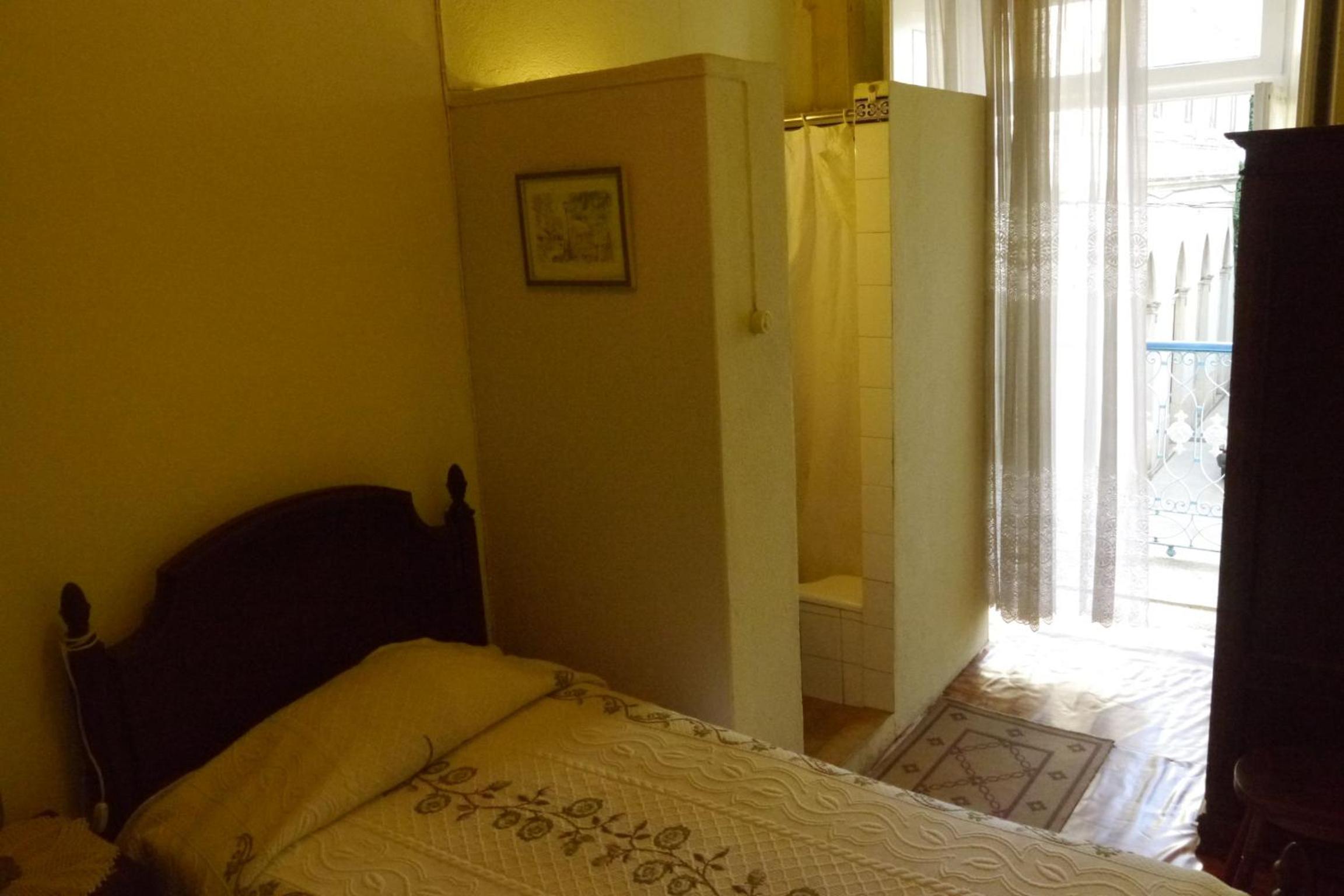 Twin Room with Private Shower and Shared Toilet photo 3