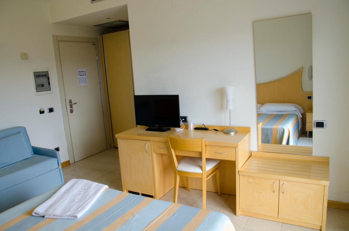 Double Room with Balcony photo 2