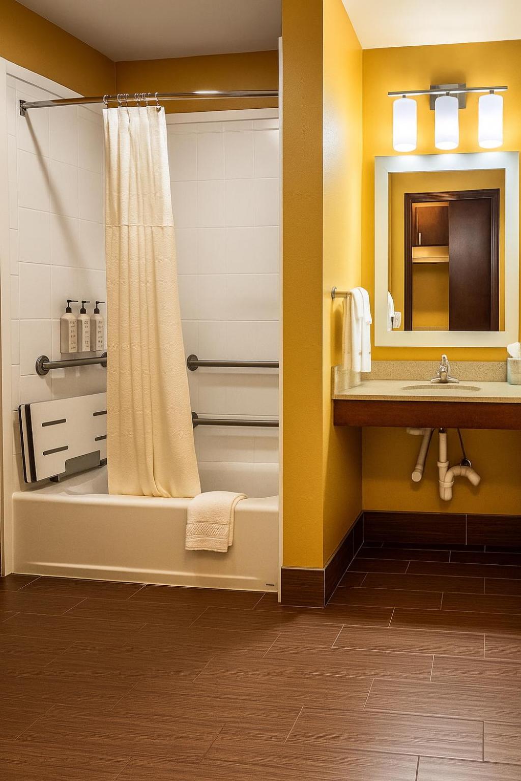 King Studio with Adapted Tub - Mobility Accessible photo 2
