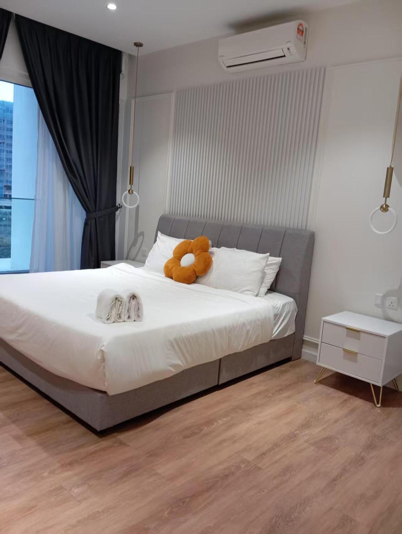 One-Bedroom Apartment with Balcony