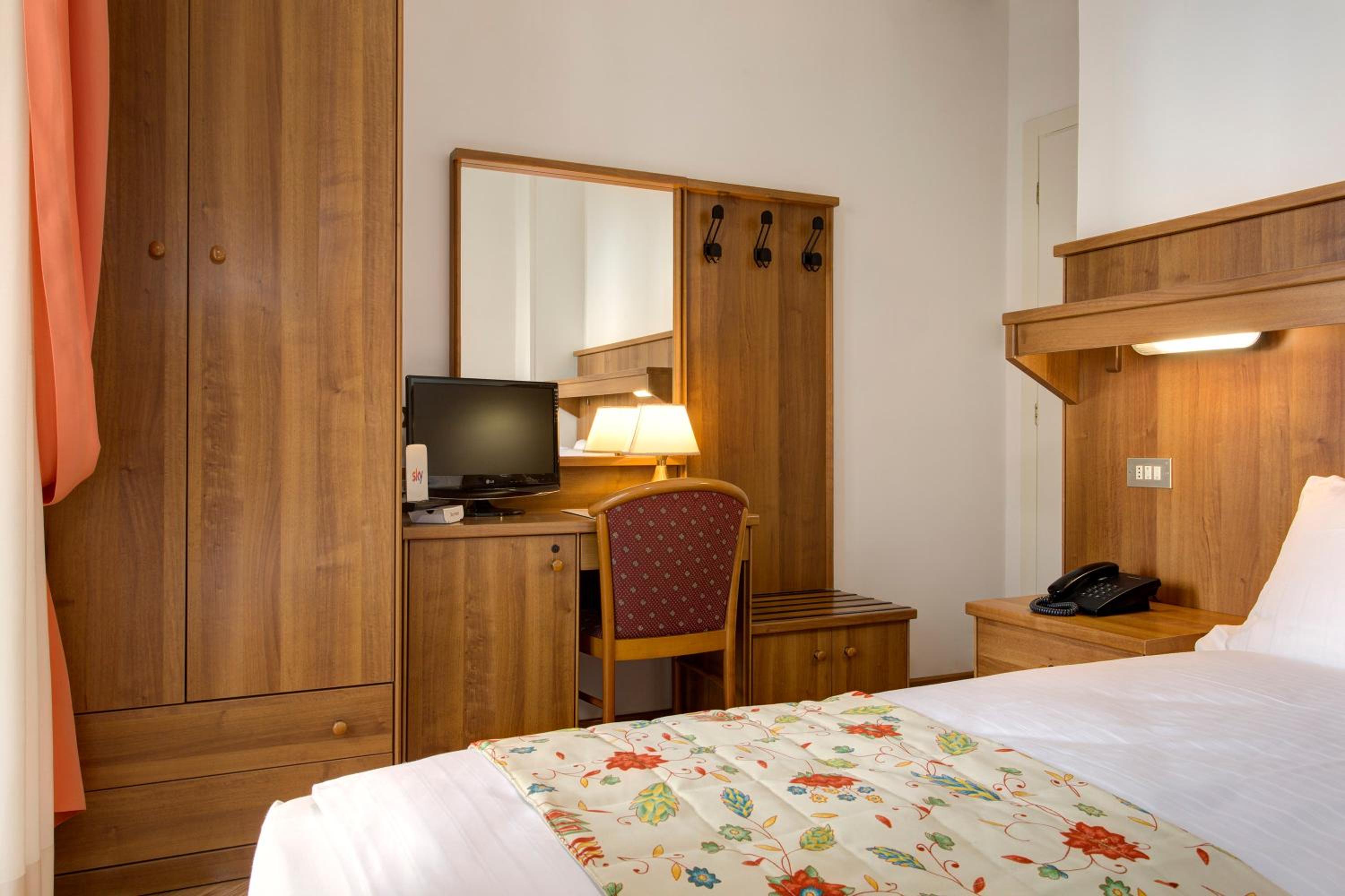 Single Room With Partial Sea View