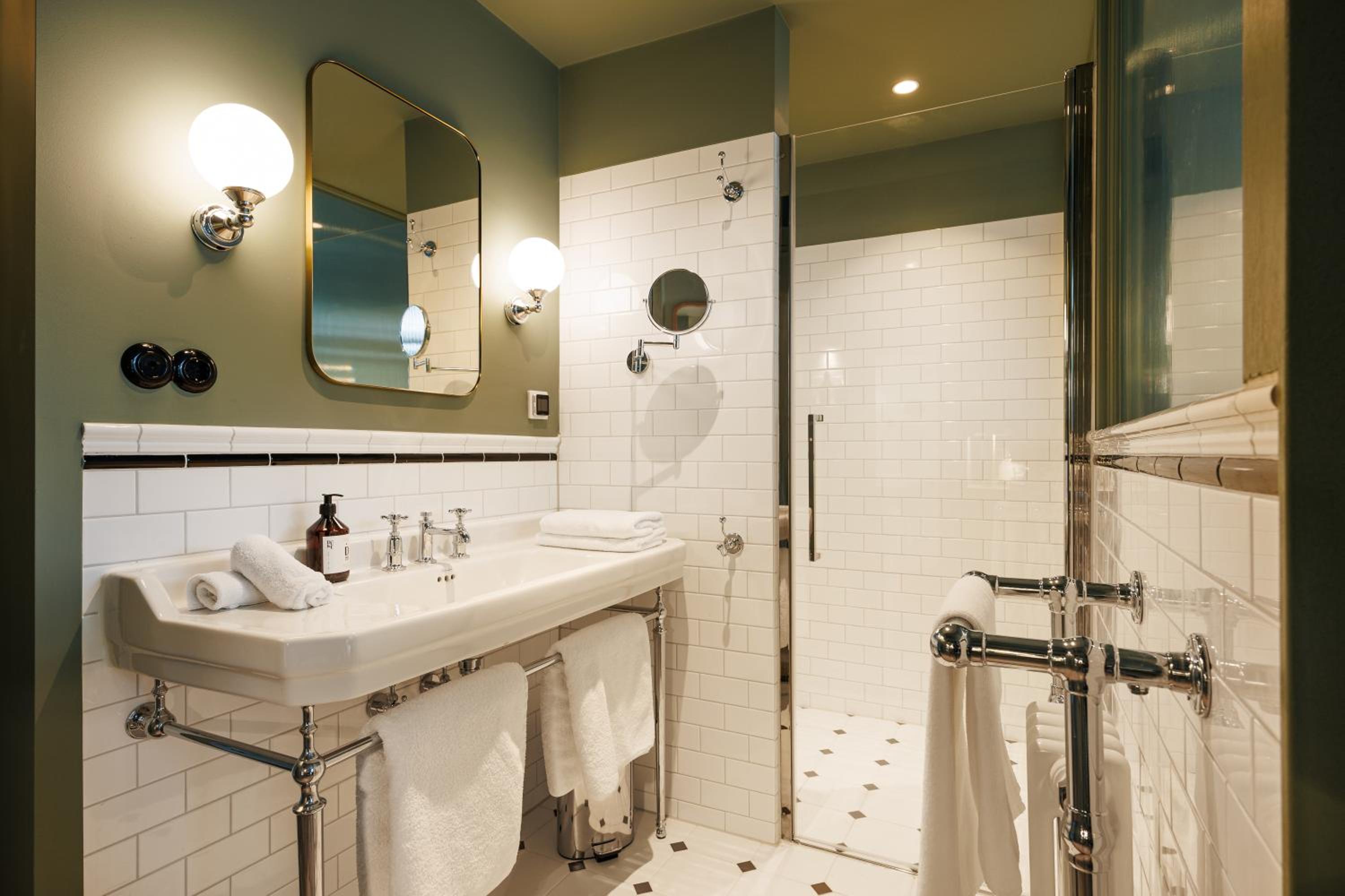 Deluxe Historic Suite