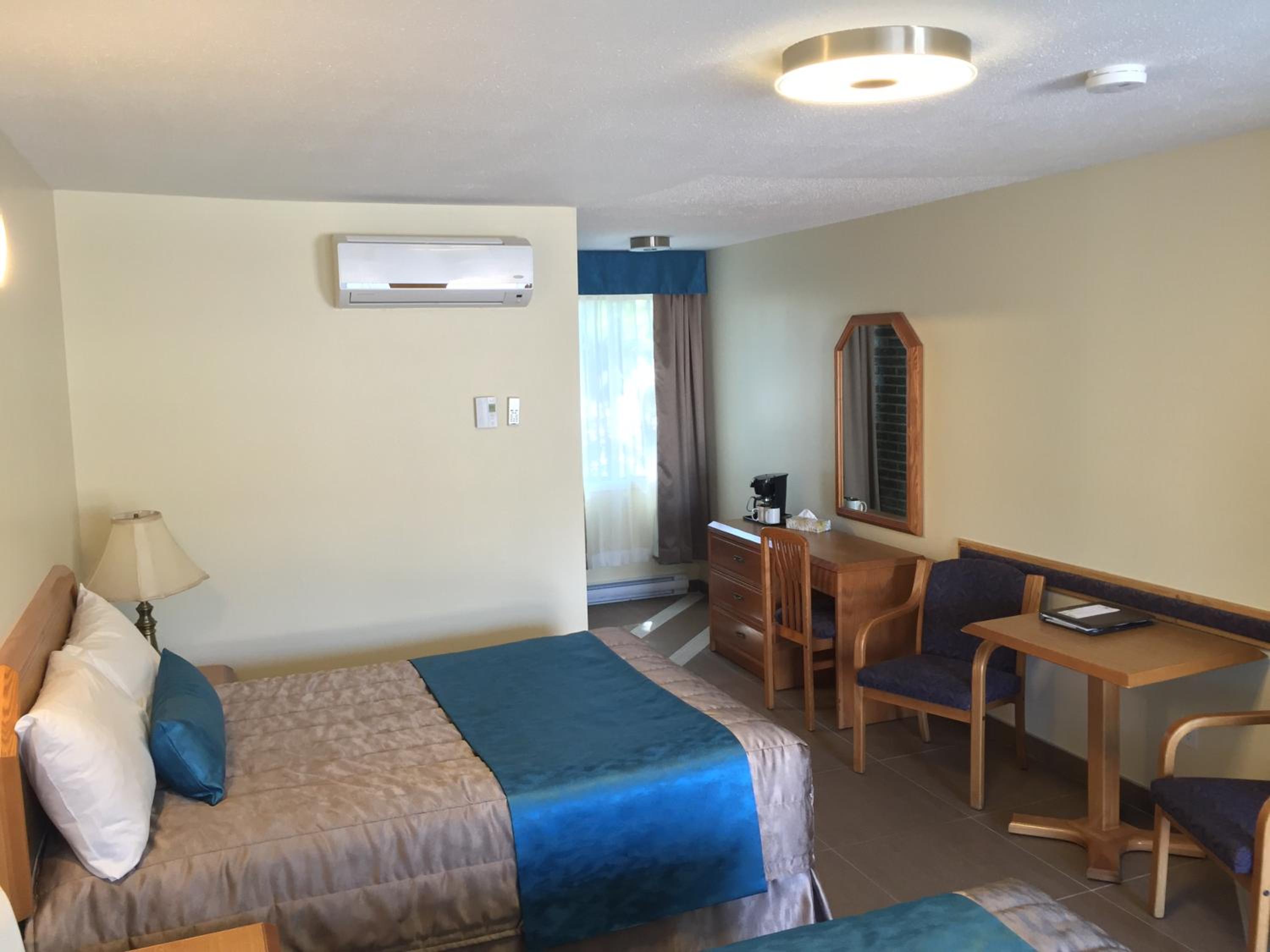 Superior Room with Two Double Beds - Photo 2