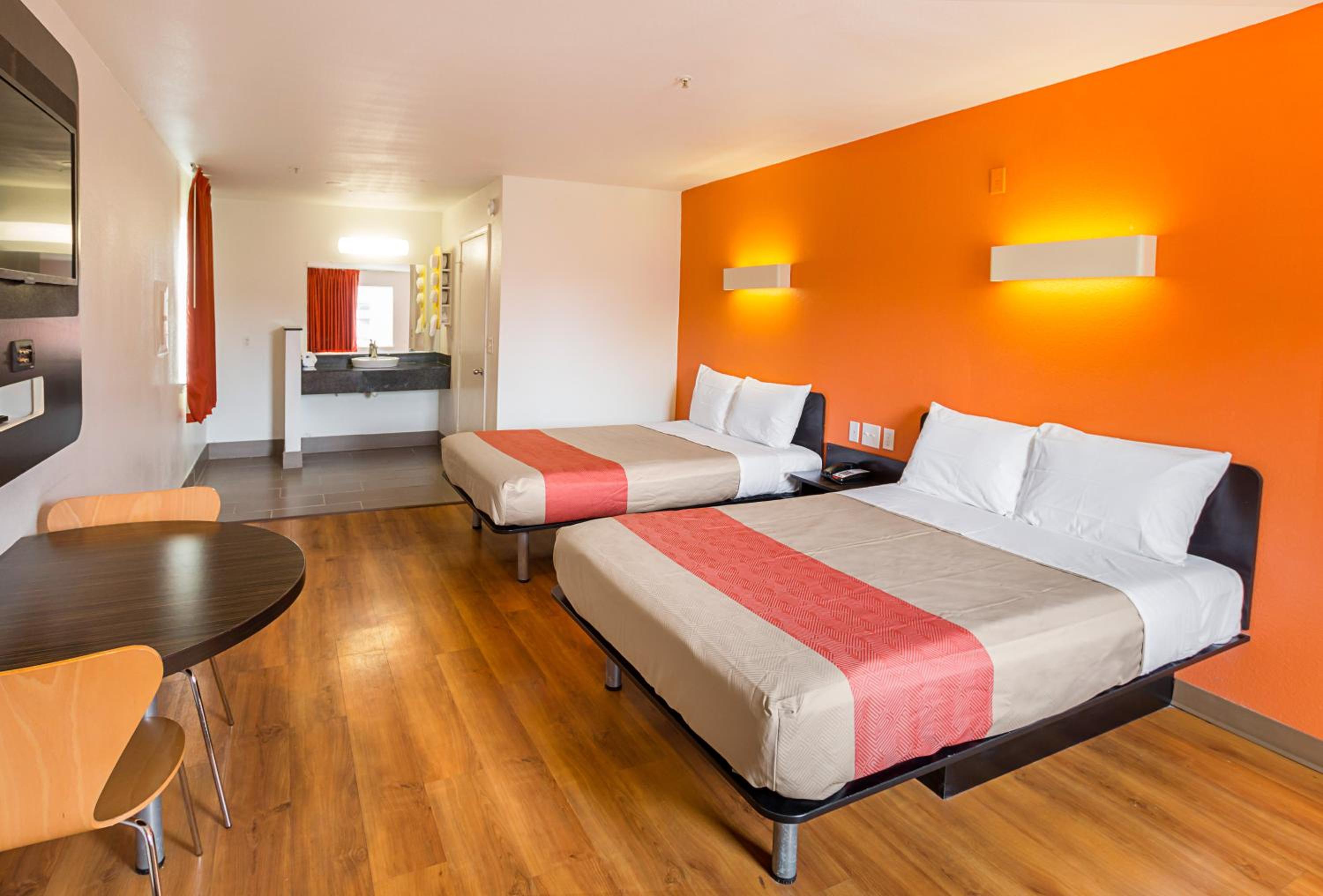 Quadruple Room - Disability Access - Non-Smoking photo 2