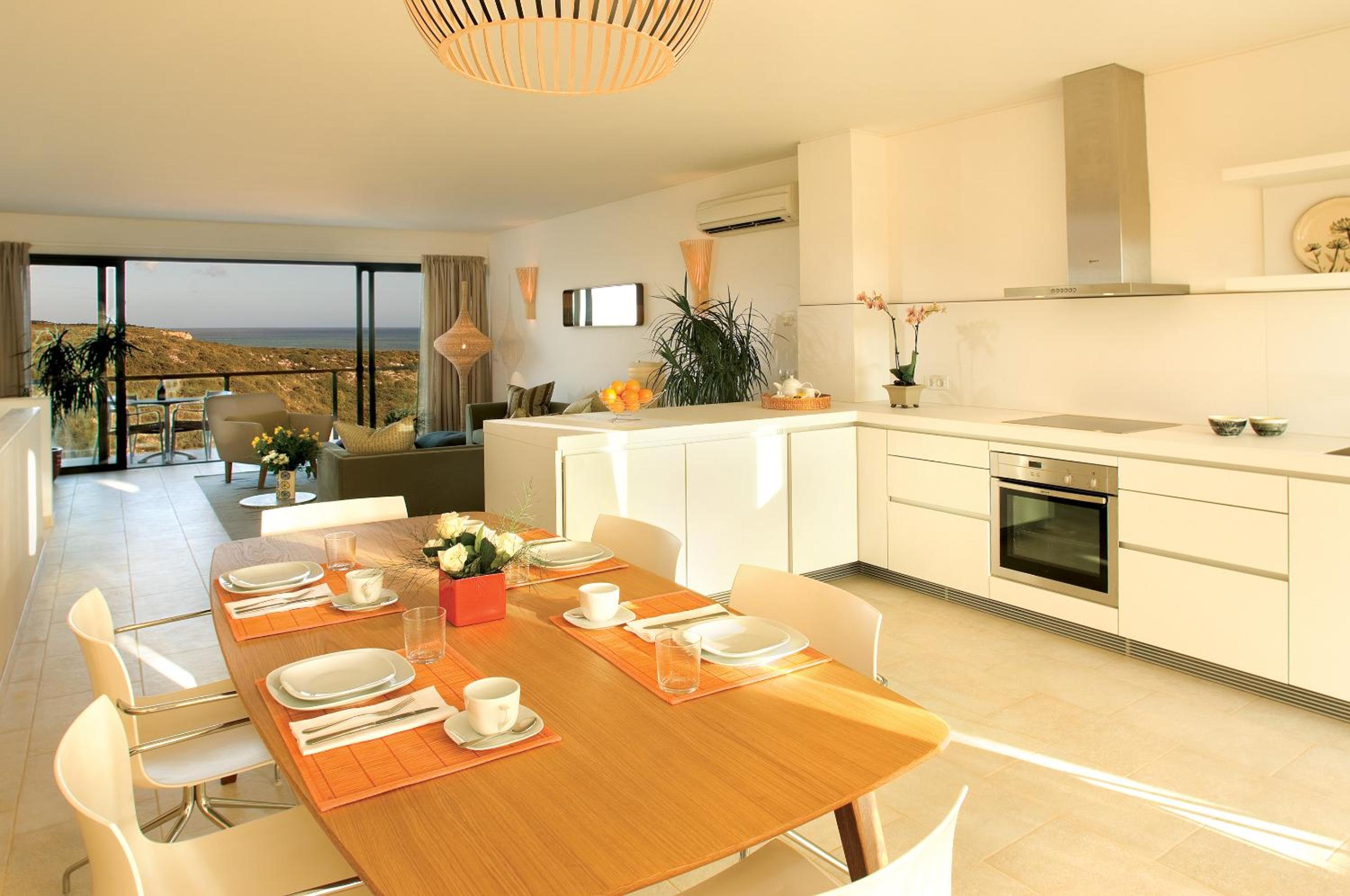 Two-Bedroom House With Bay View - Photo 3