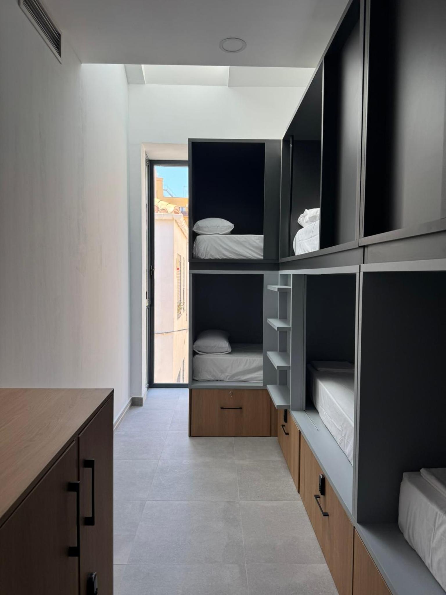 Bed in 6-Bed Mixed Dormitory Room
