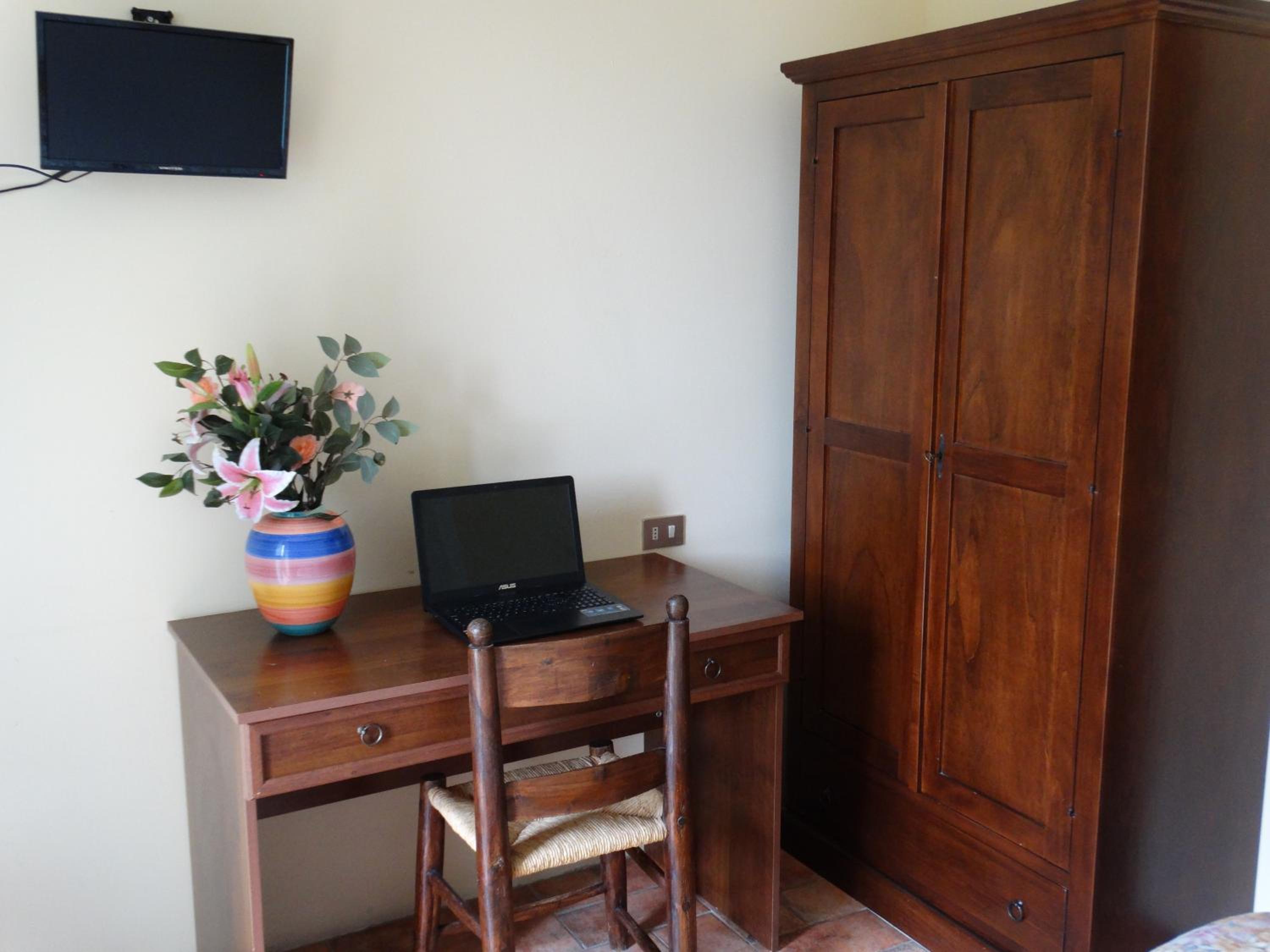 Economy Double Room photo 2
