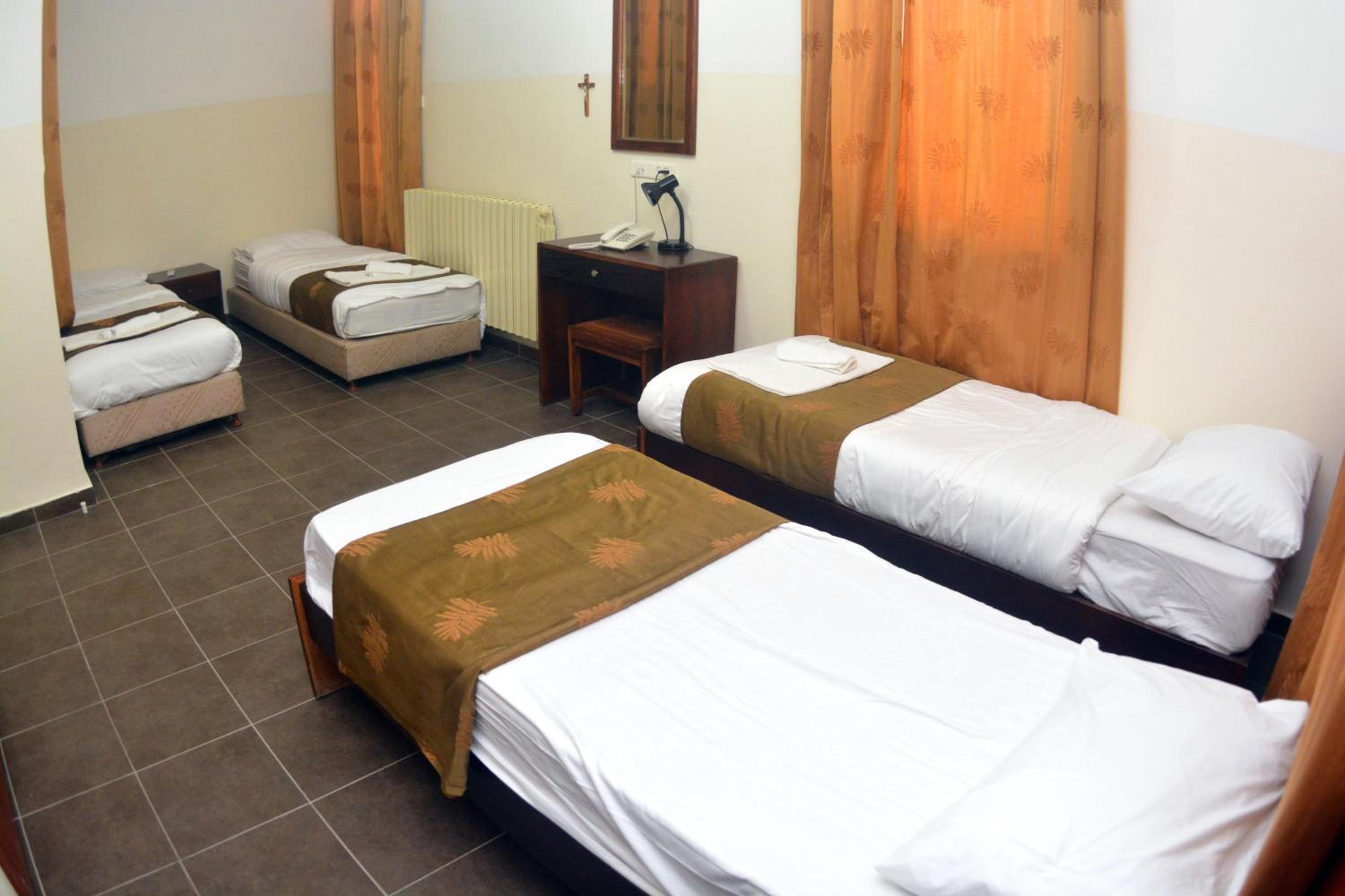 Quadruple Room, (4 Single Beds) photo 3