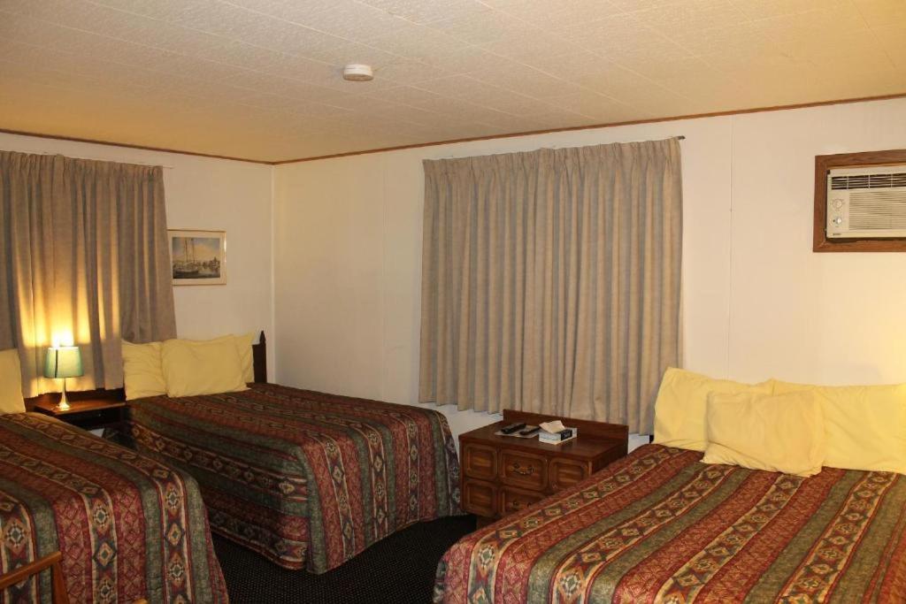 Basic Triple Room photo 3