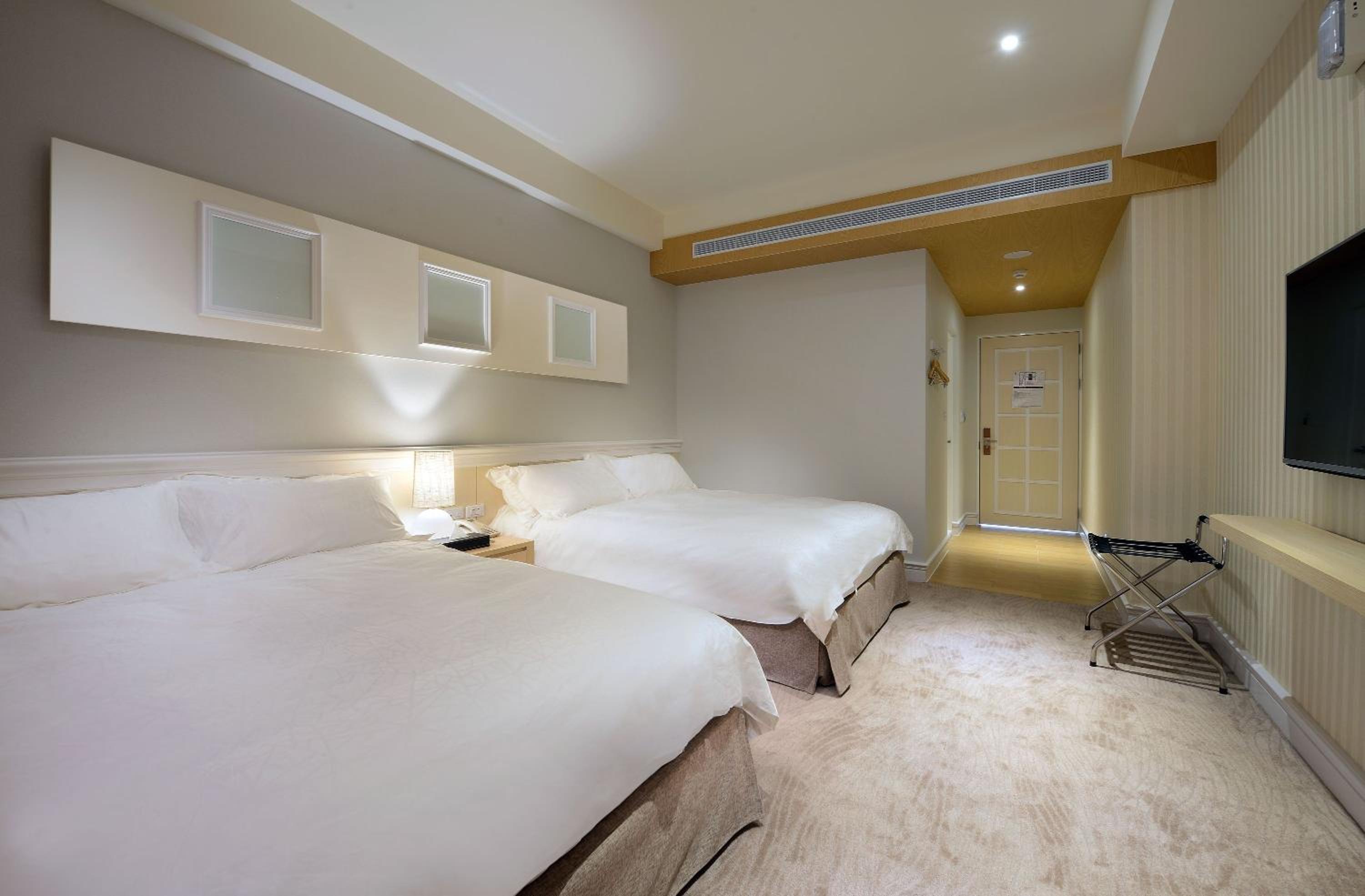 Standard Double Room with Two Double Beds photo 1
