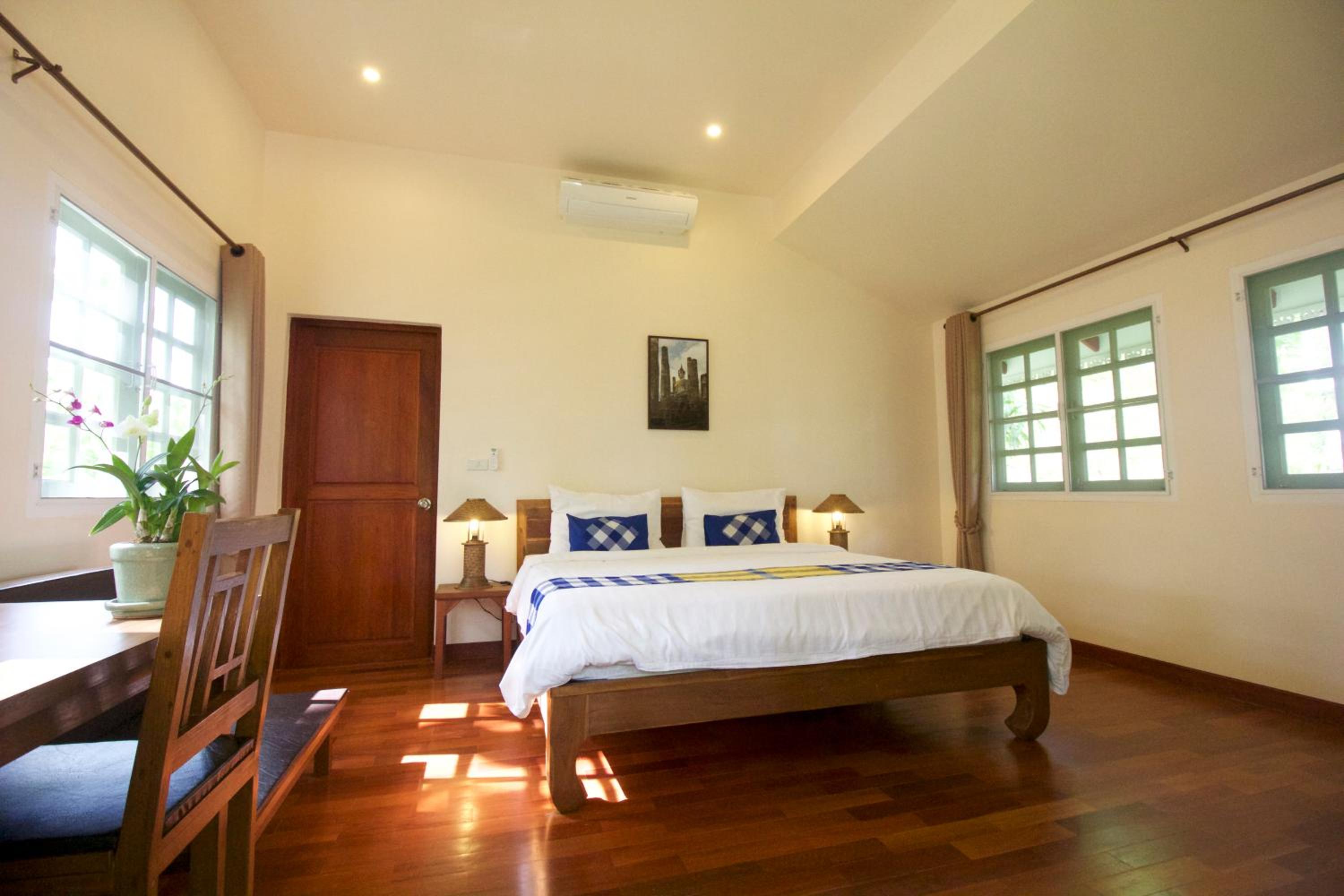 Deluxe King Room photo 2