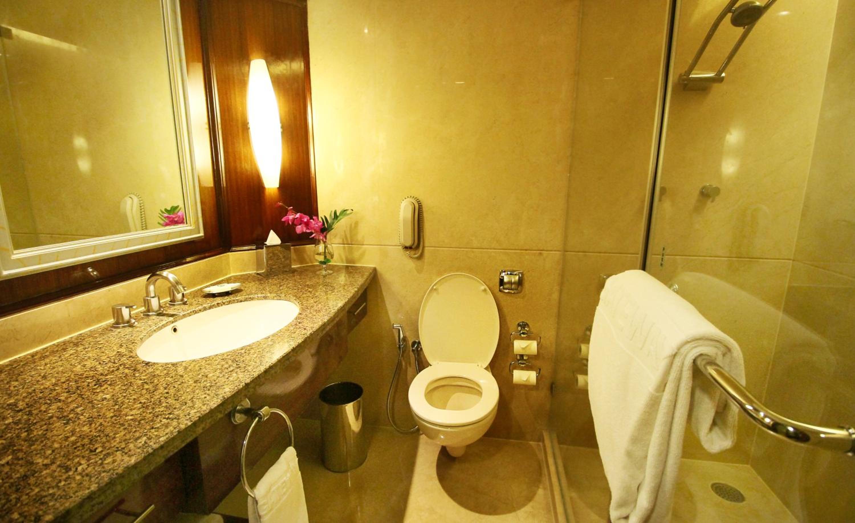 Deluxe Room City View Twin Bed - Photo 3