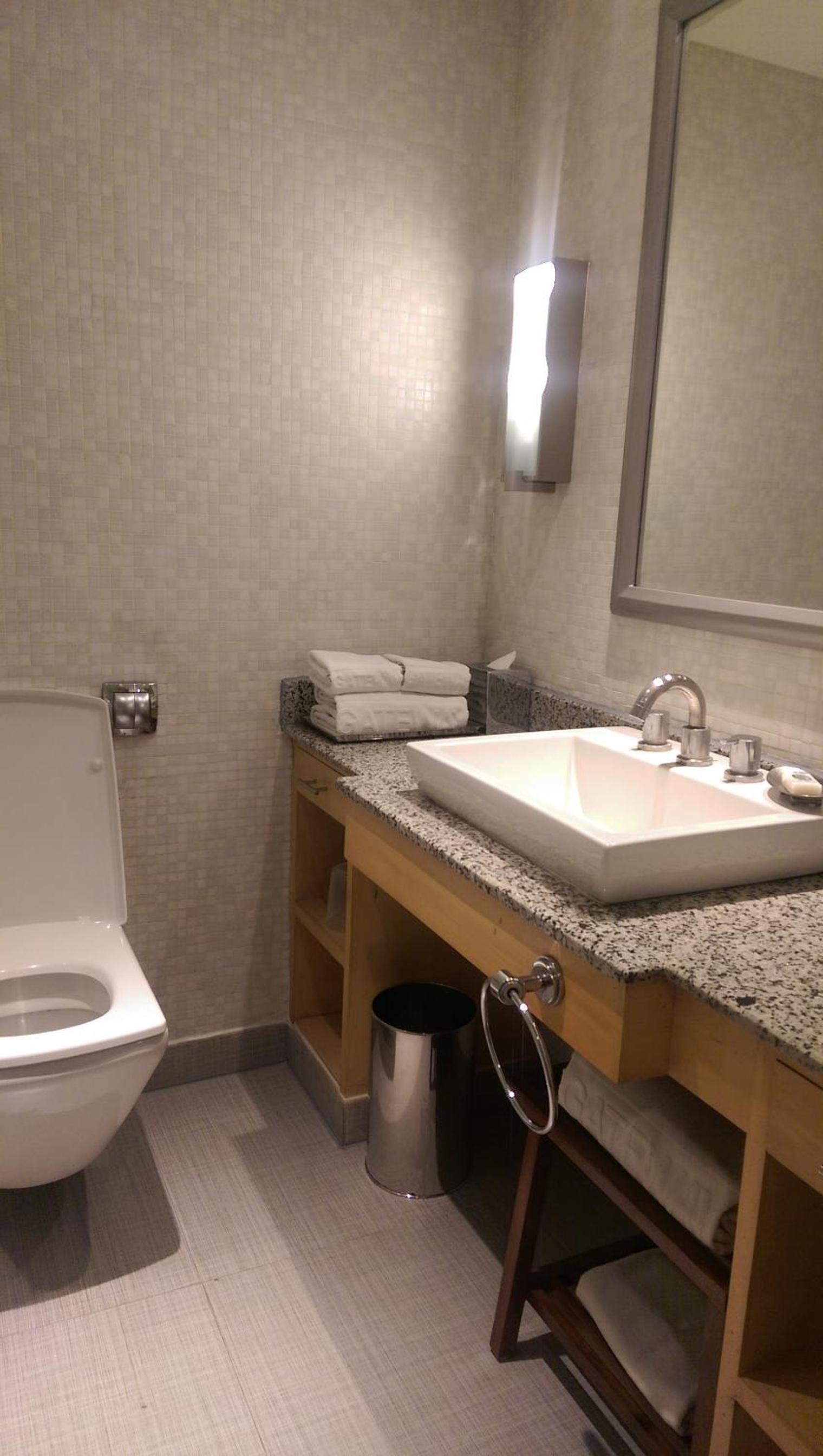 Executive Suite - Photo 5
