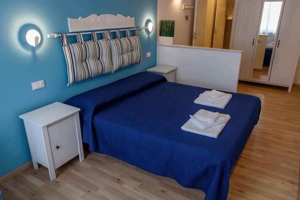 One-Bedroom Apartment - Photo 1