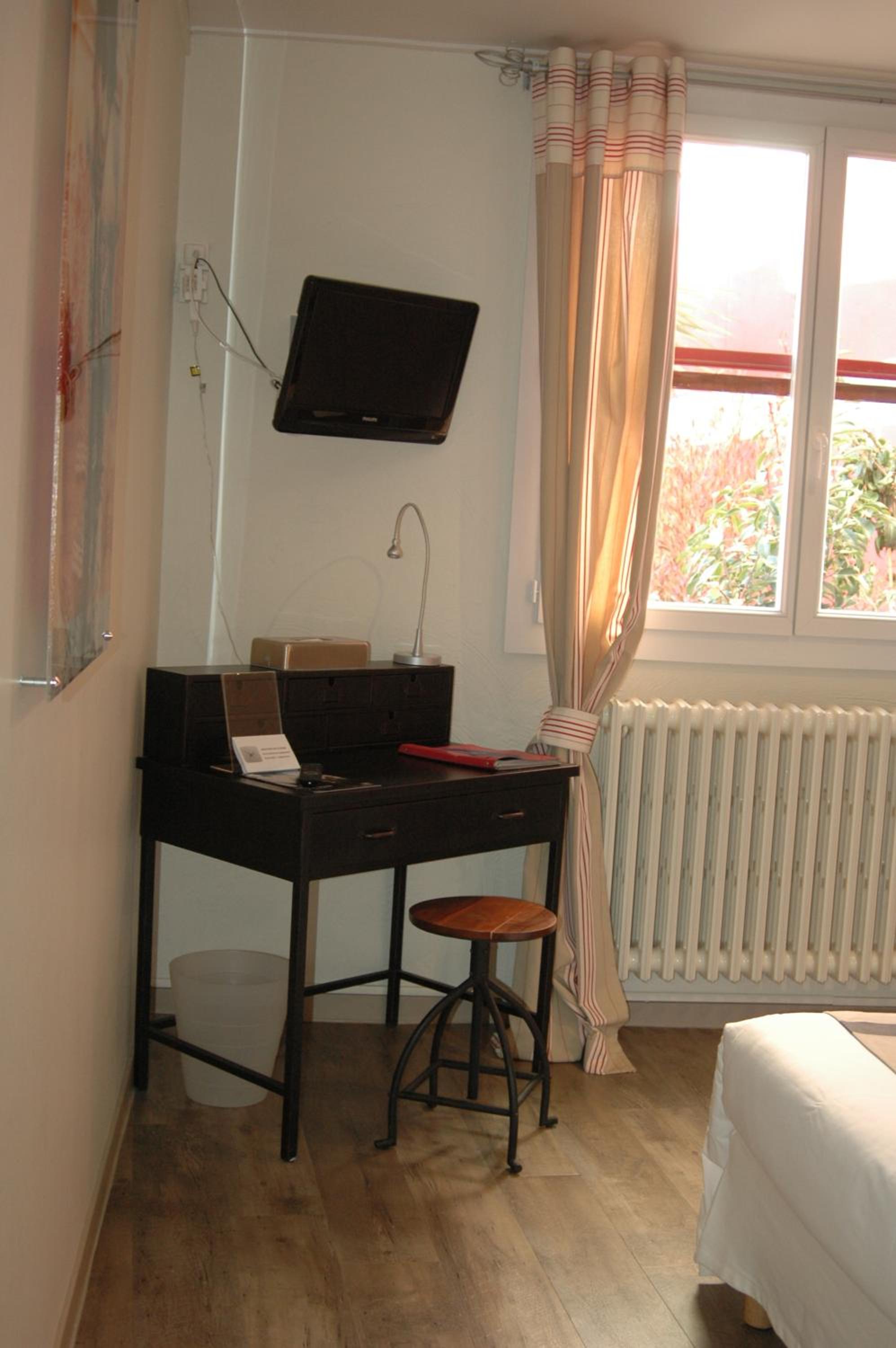 Two Connecting Double Rooms with patio view 