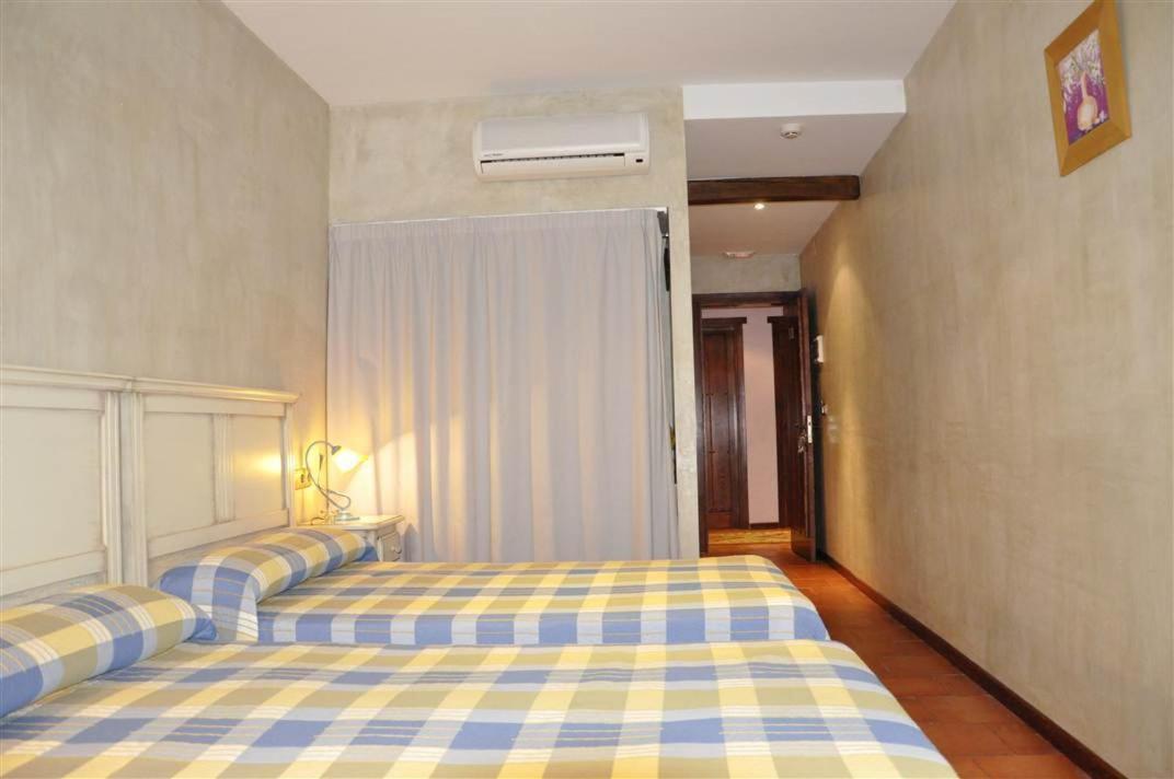 Twin Room - Photo 4