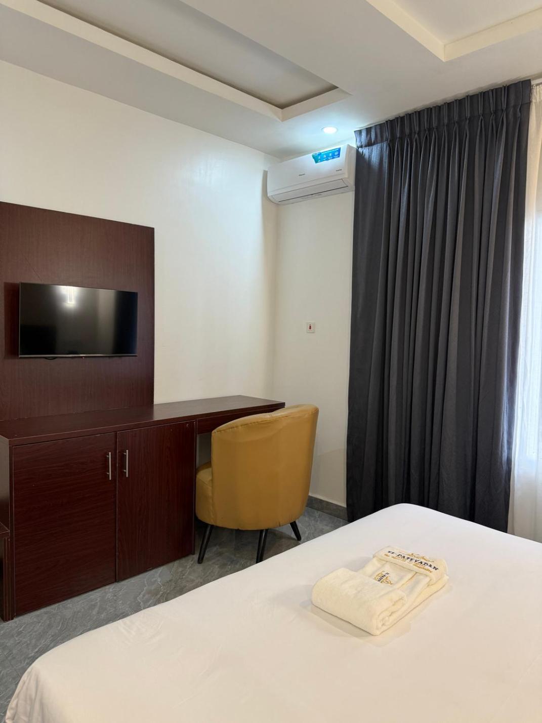 Single Room with Bathroom photo 1