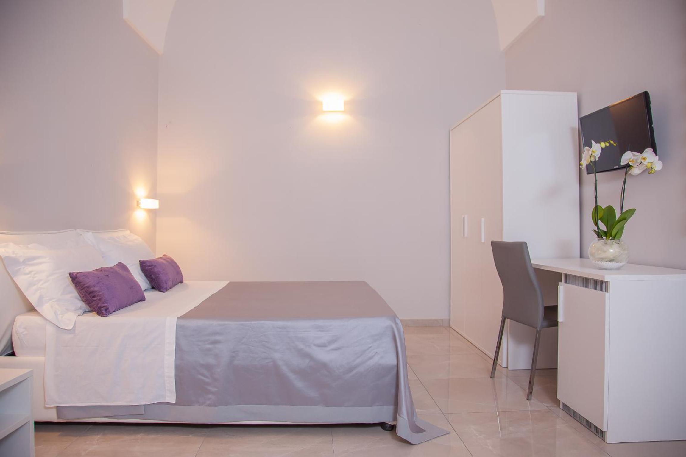 Double Room with Private Bathroom - Photo 15