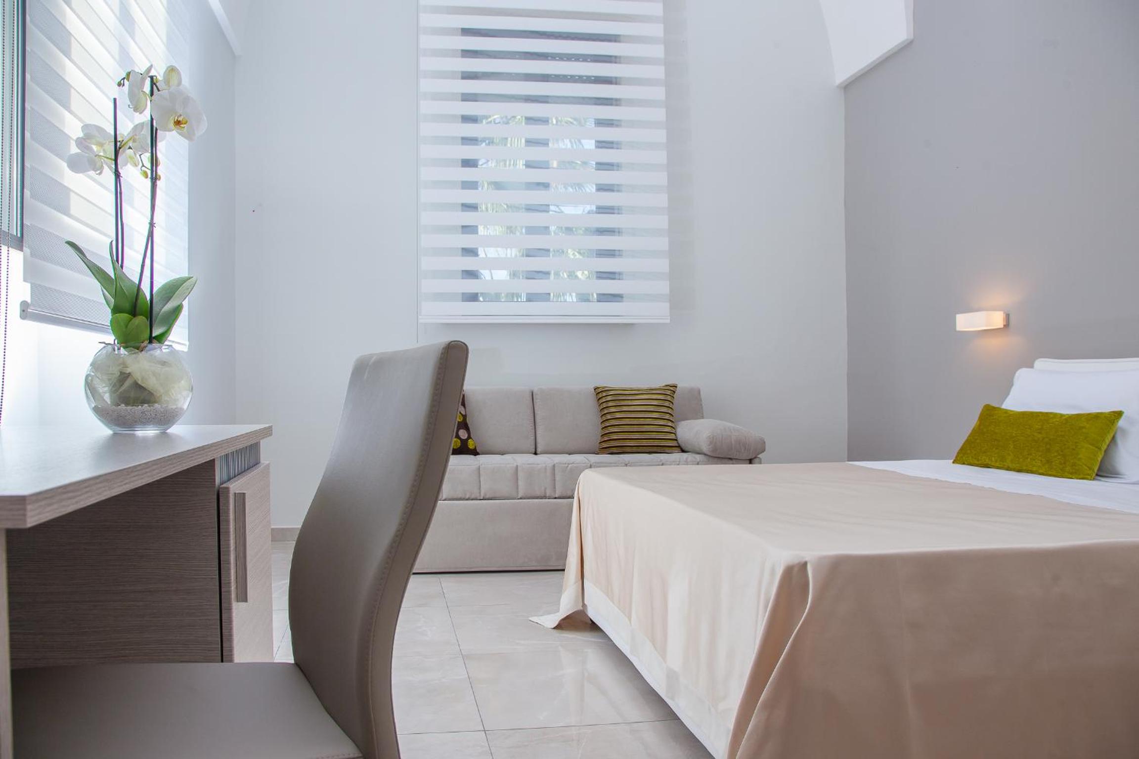 Double Room with Private Bathroom - Photo 19