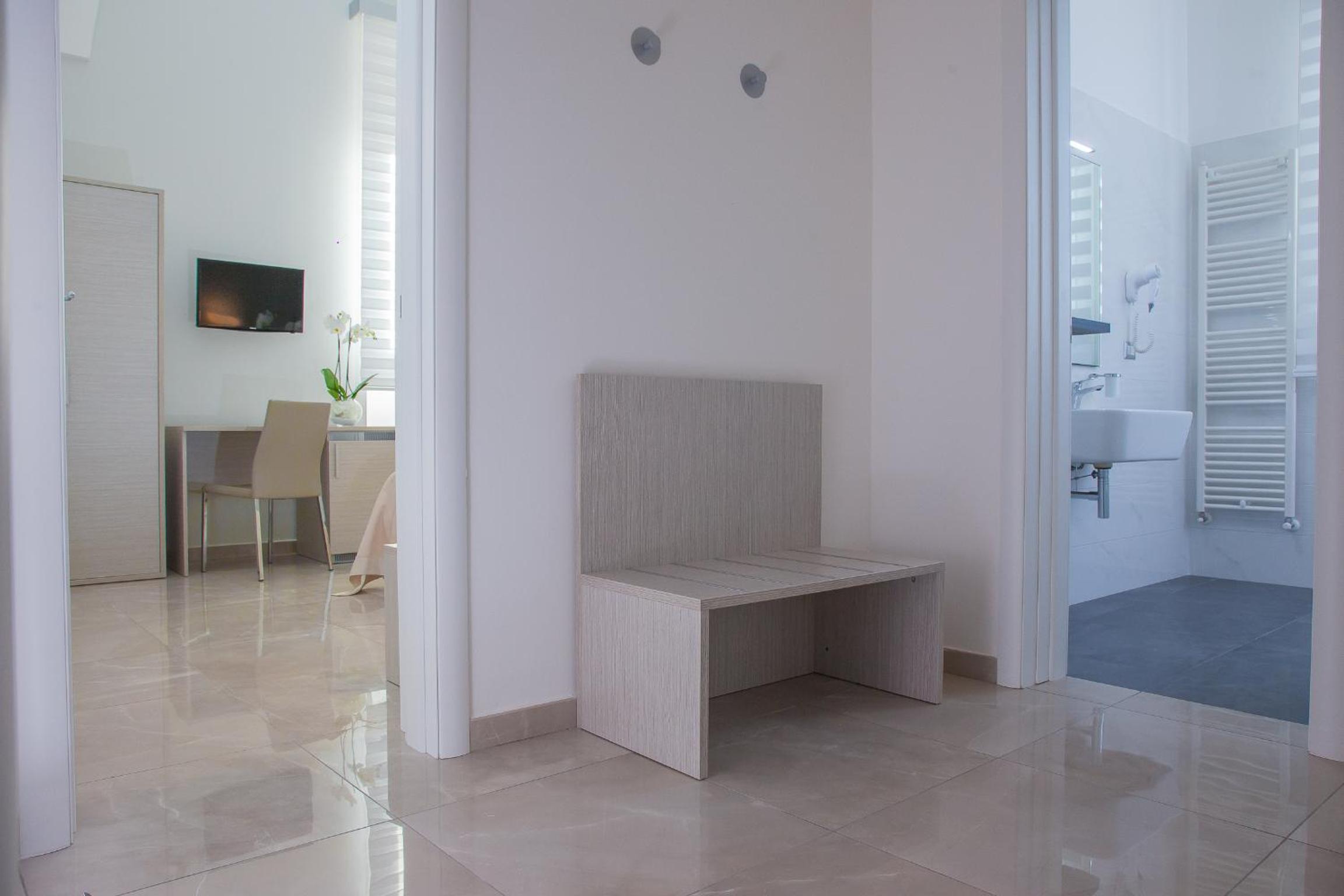 Double Room with Private Bathroom - Photo 20
