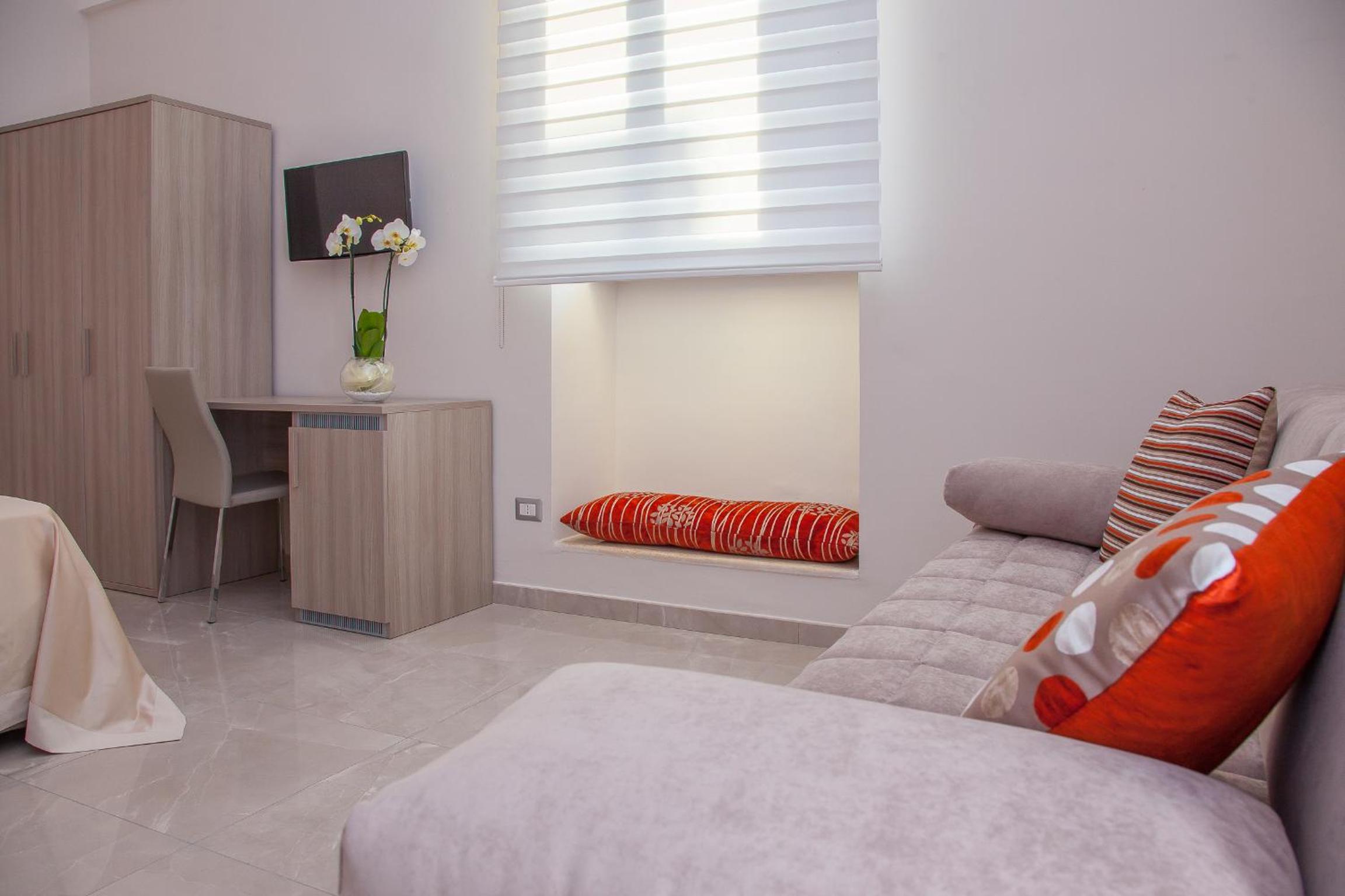 Double Room with Private Bathroom - Photo 23