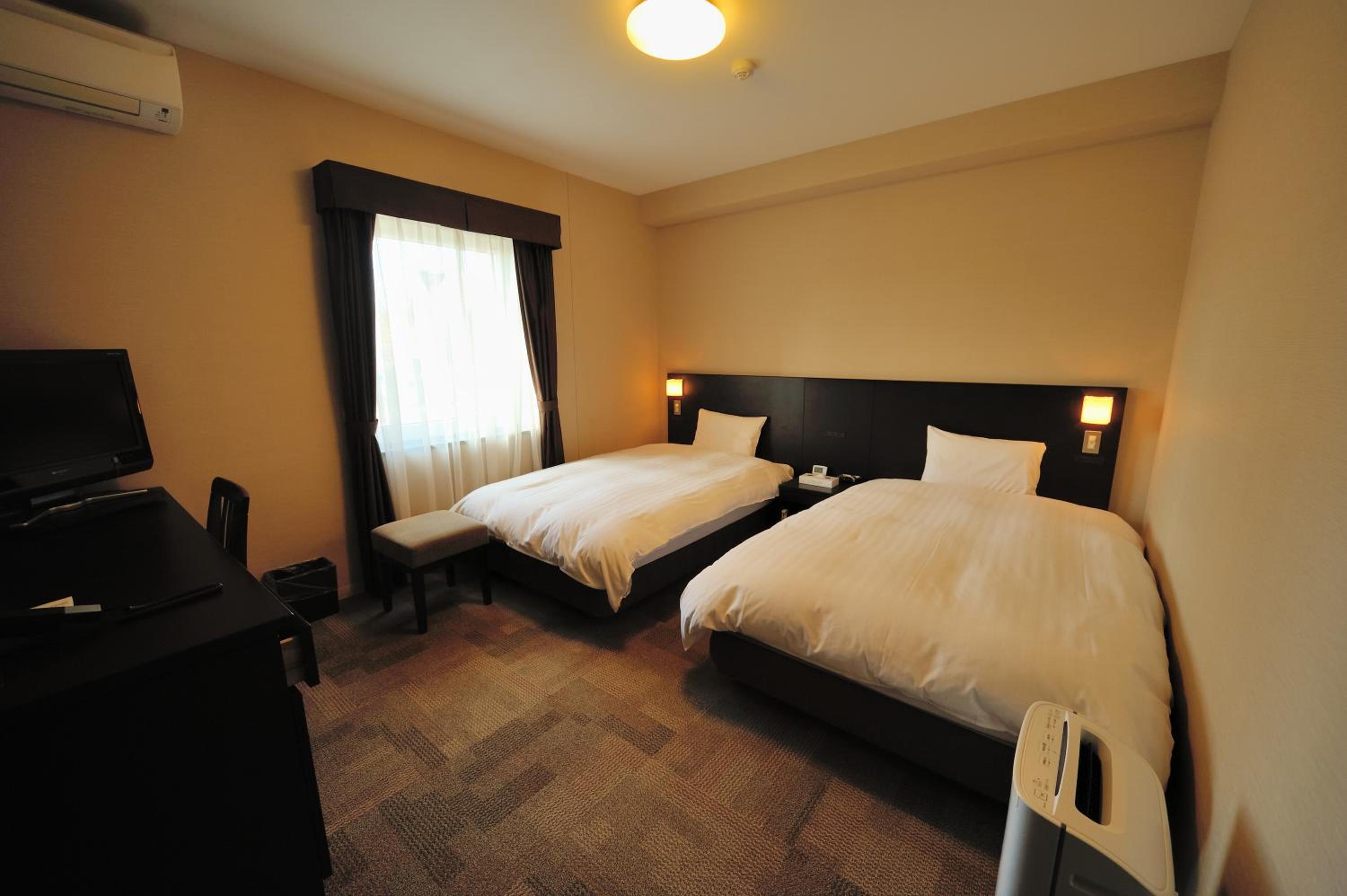 Twin Room - Smoking photo 1
