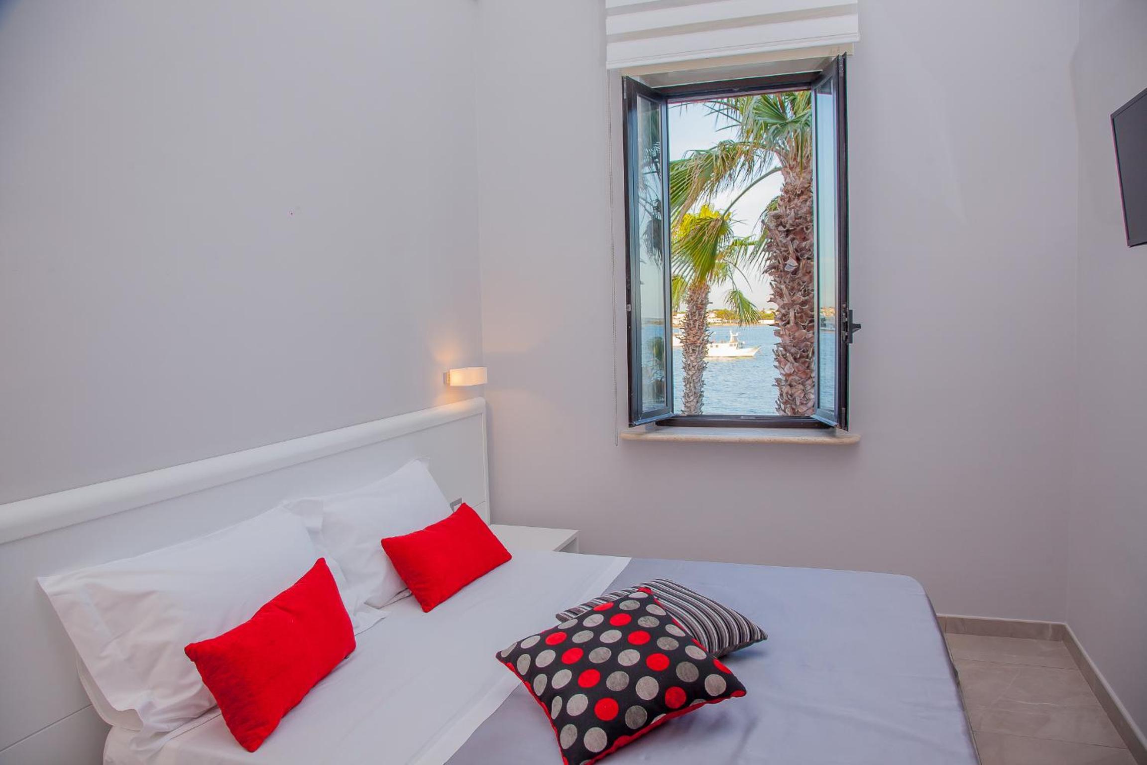 Double or Twin Room with Private Bathroom photo 2