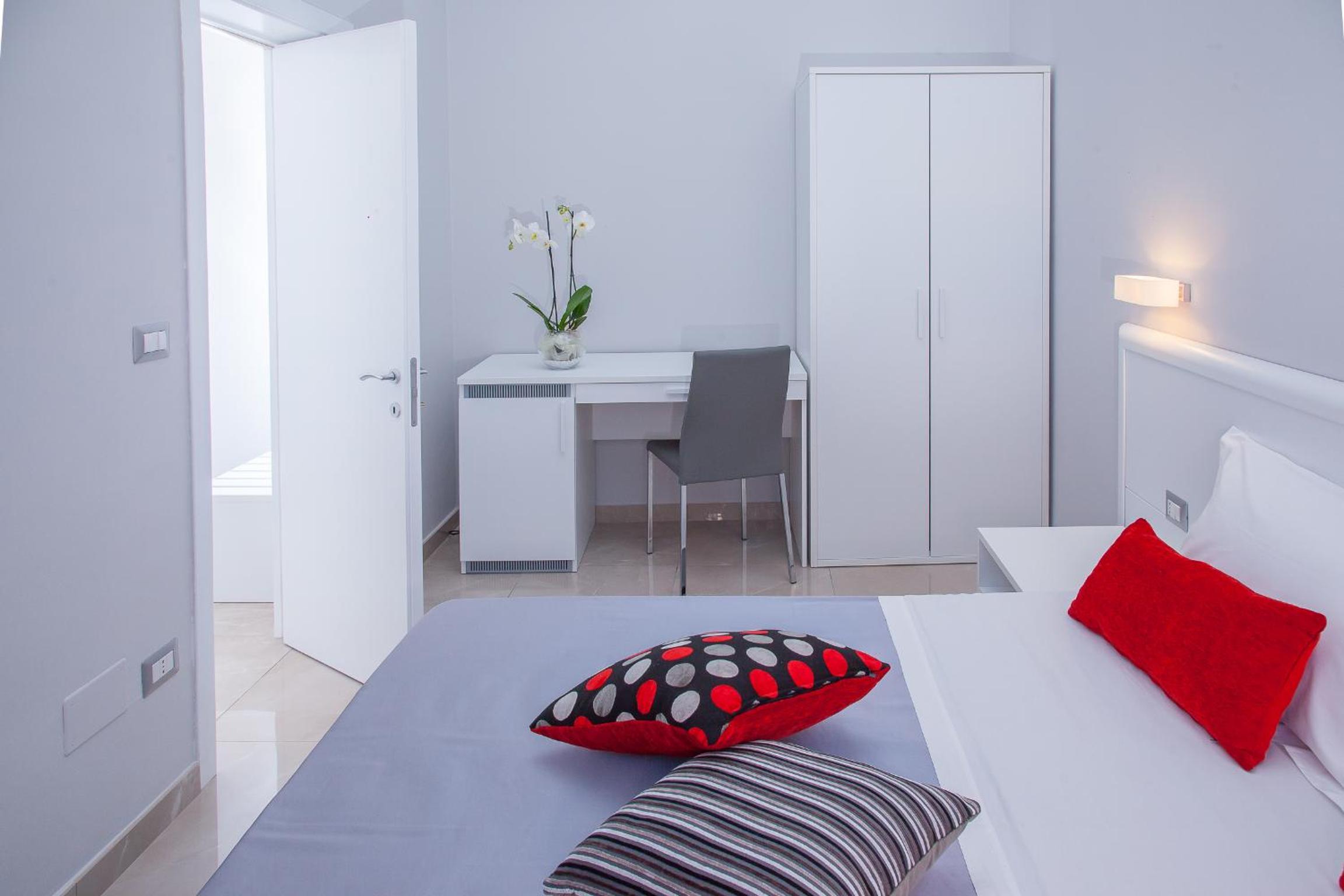 Double or Twin Room with Private Bathroom photo 3