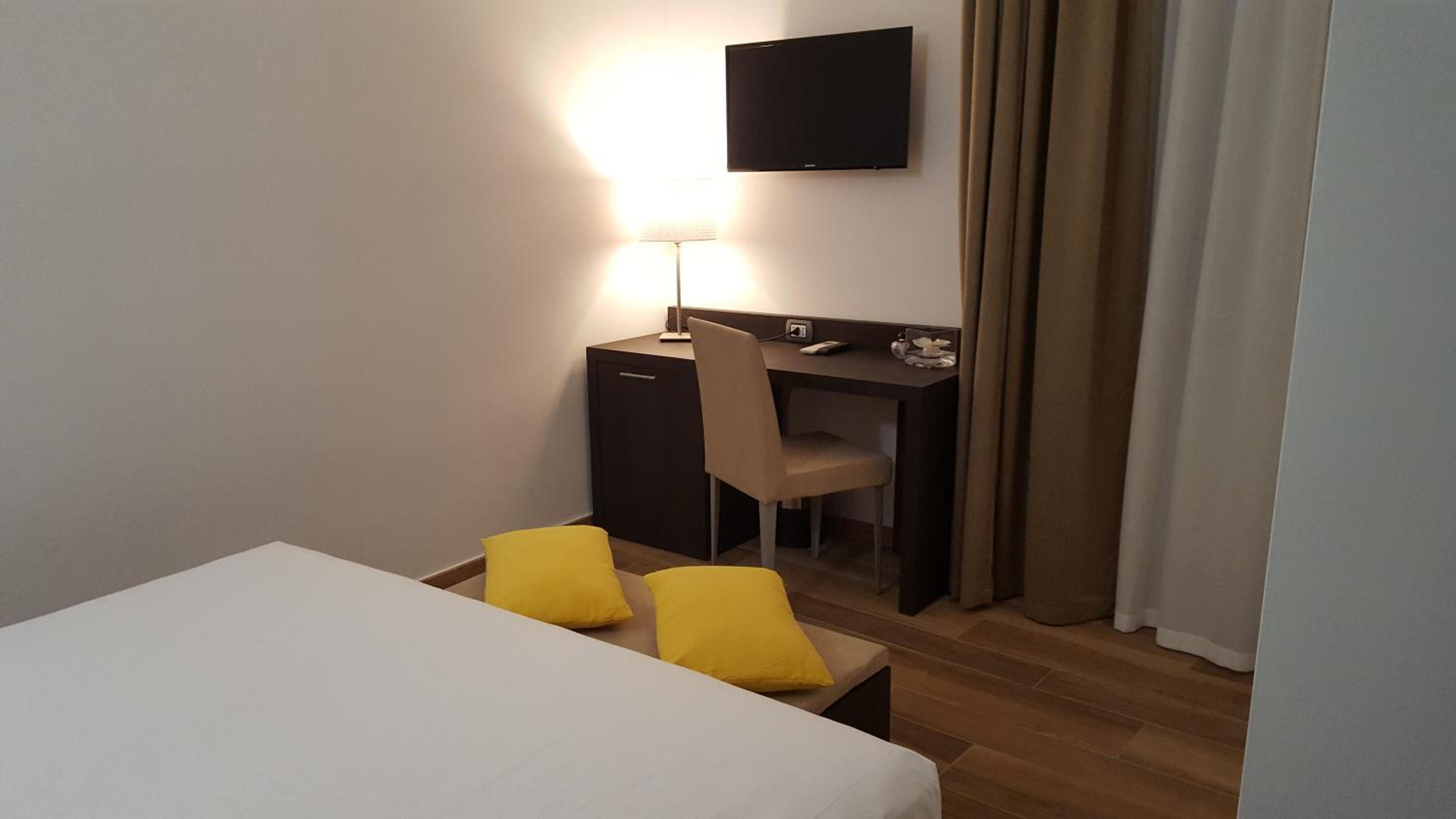 Double Room with Private External Bathroom photo 3