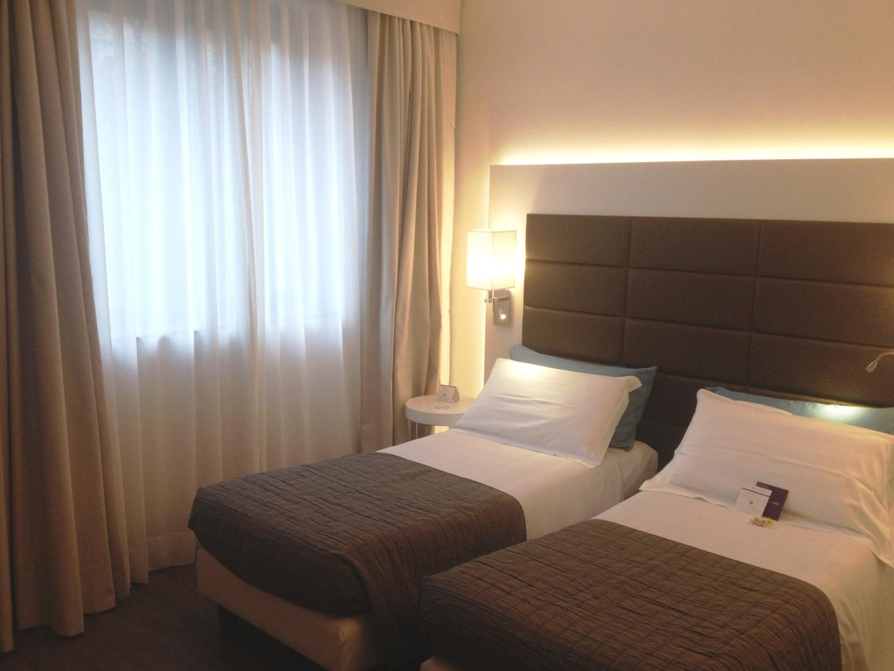 Standard Twin Room - Photo 3