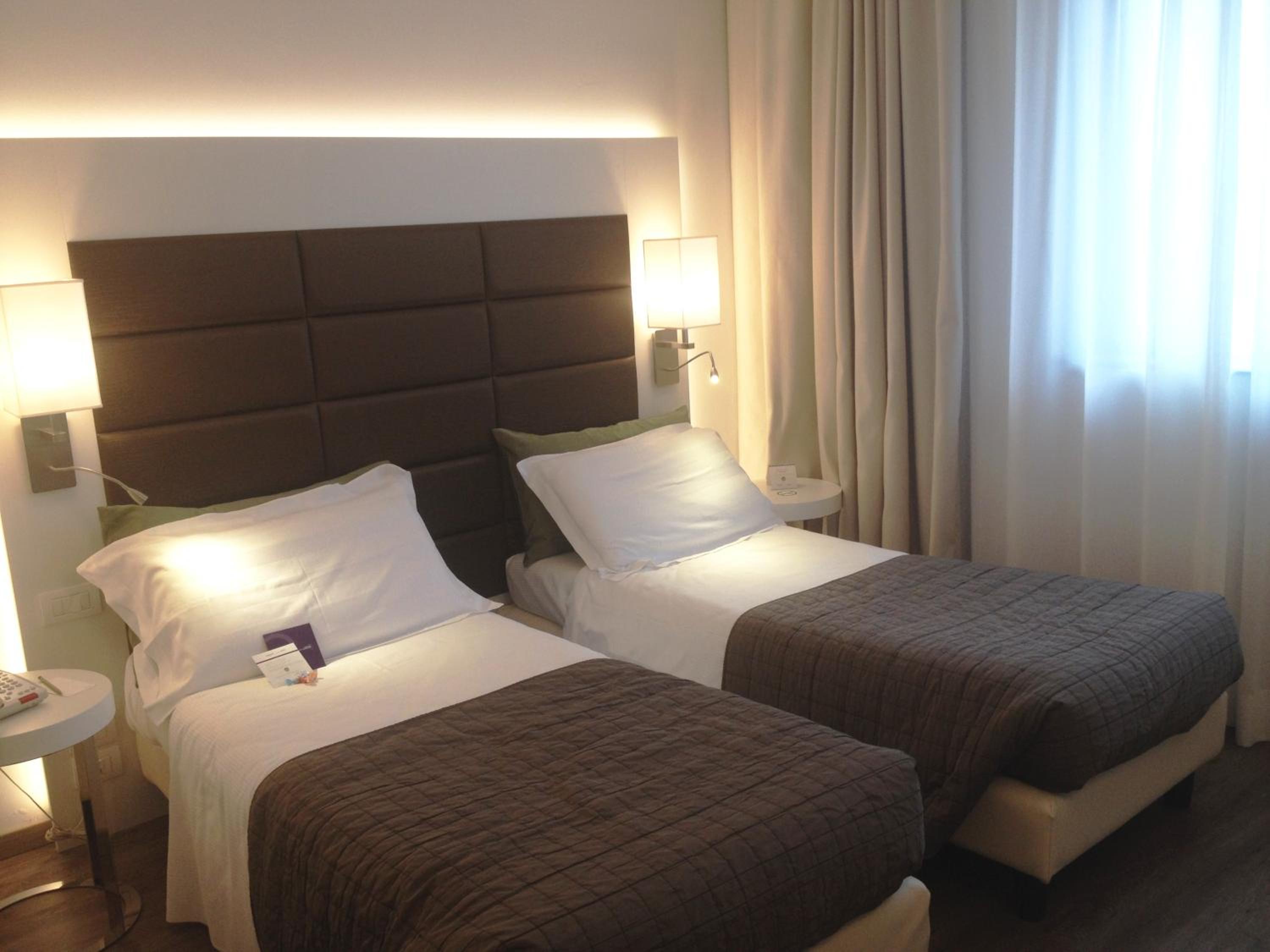 Standard Twin Room - Photo 1
