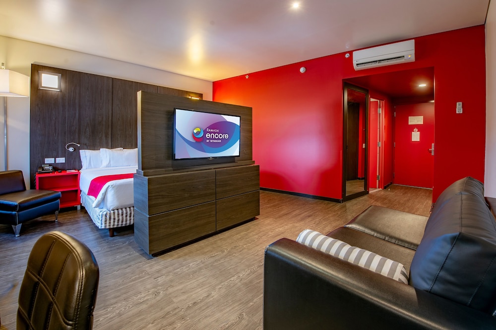 Junior Suite, 1 King Bed - Photo 4
