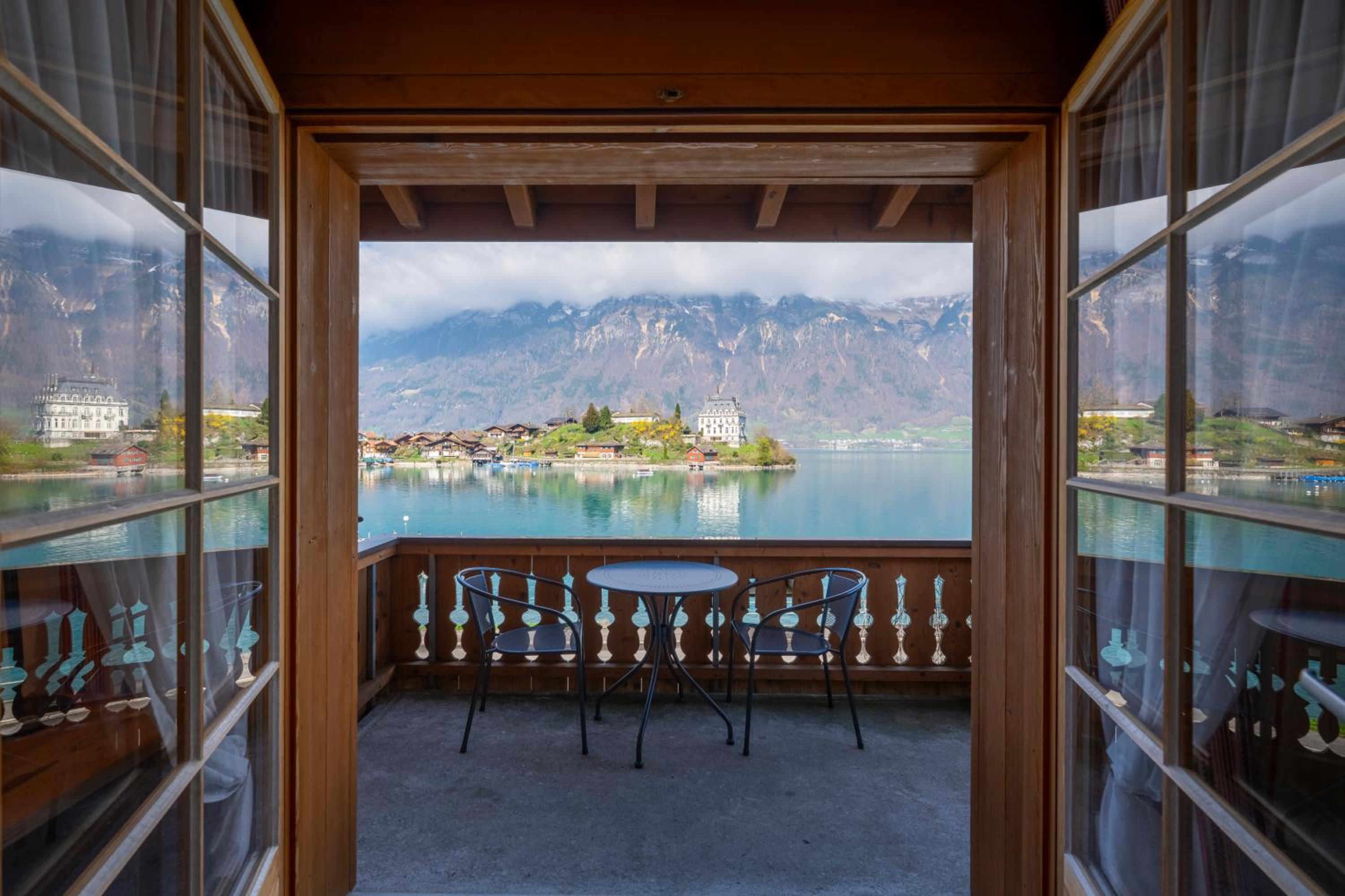 Rasta's Room with Lake View