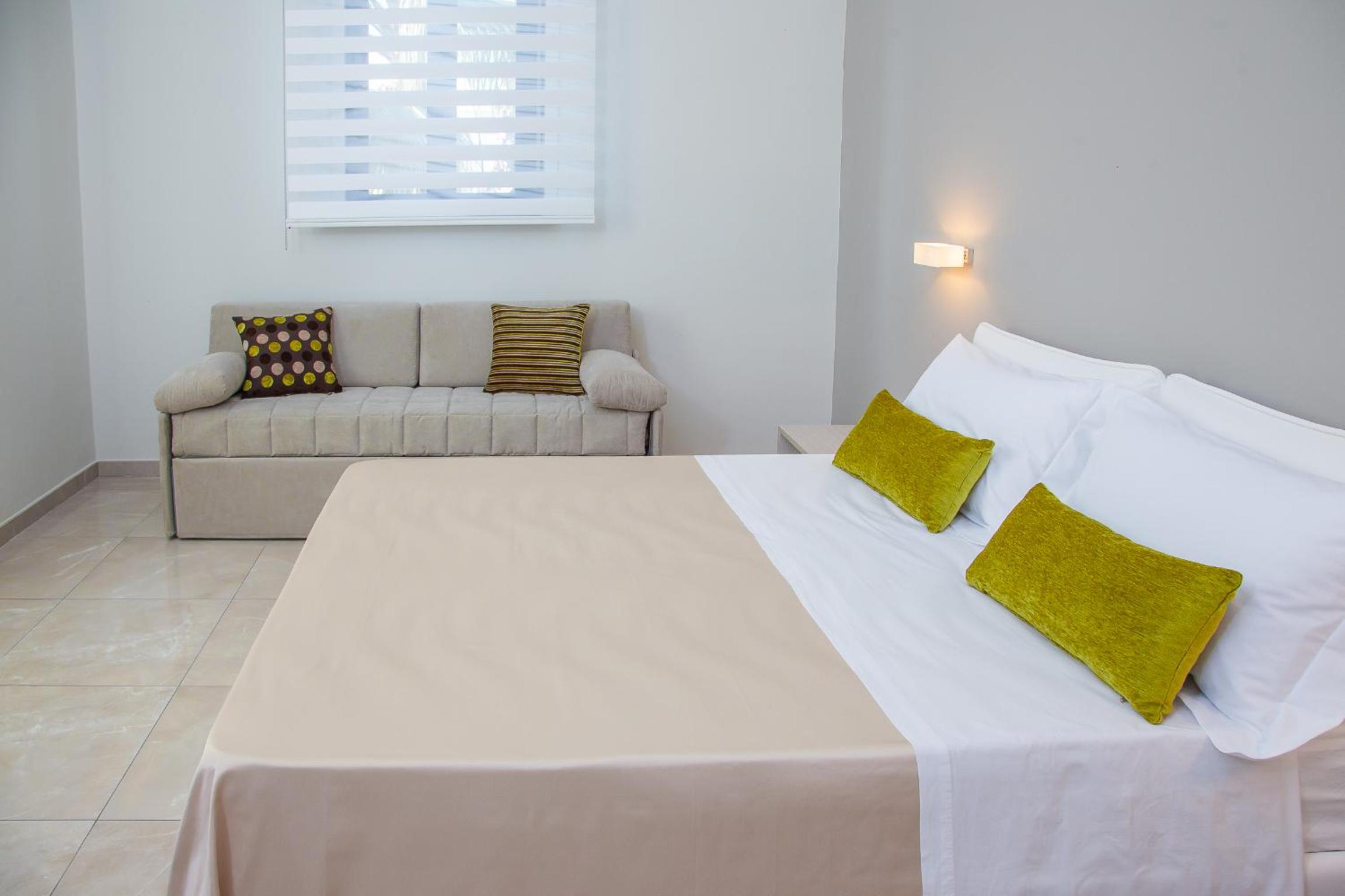Double Room with Private Bathroom - Photo 17