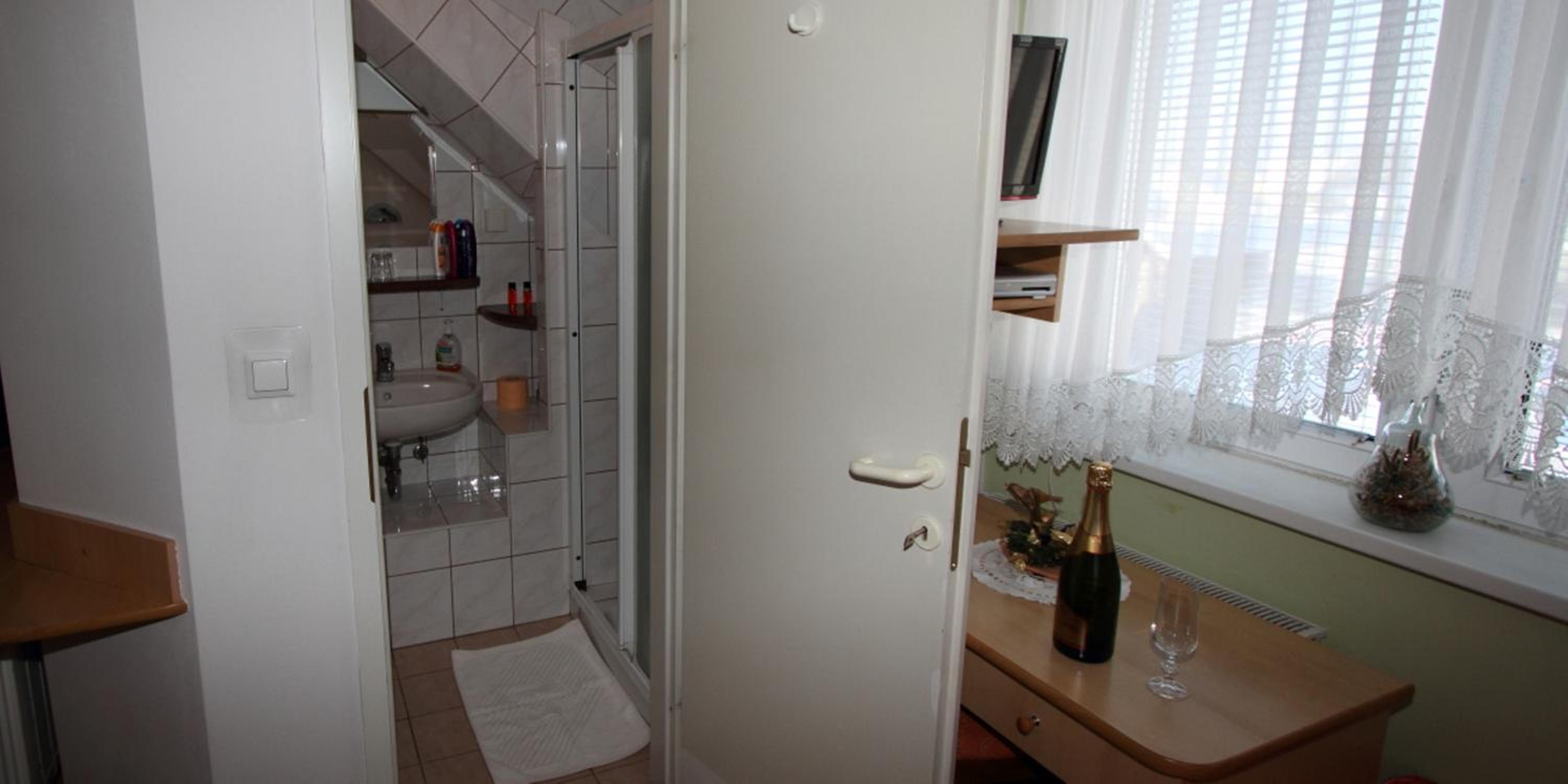 Studio with Balcony - Photo 4